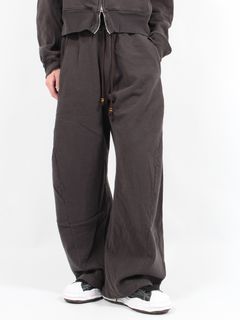 【24AW】3D ツイステッド ラウンジ ワイド パンツ / 3D TWISTED LOUNGE WIDE PANTS / DARK BROWN(ダークブラウン)
