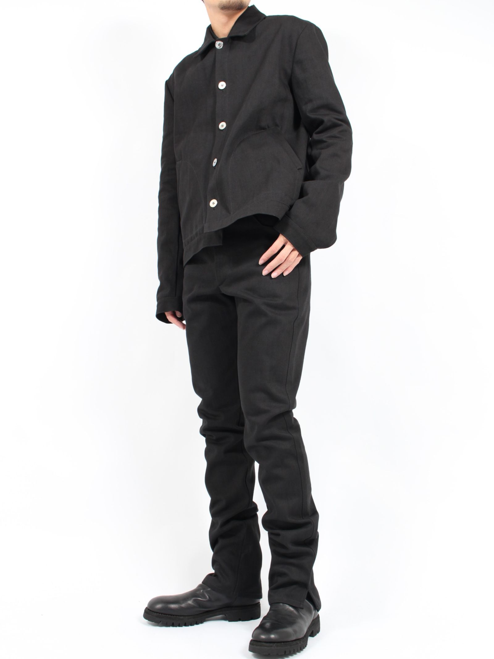 【24AW】バック スプリット フィッテッド デニム トラウザー / BACK SPLIT FITTED DENIM TROUSERS / オフブラック