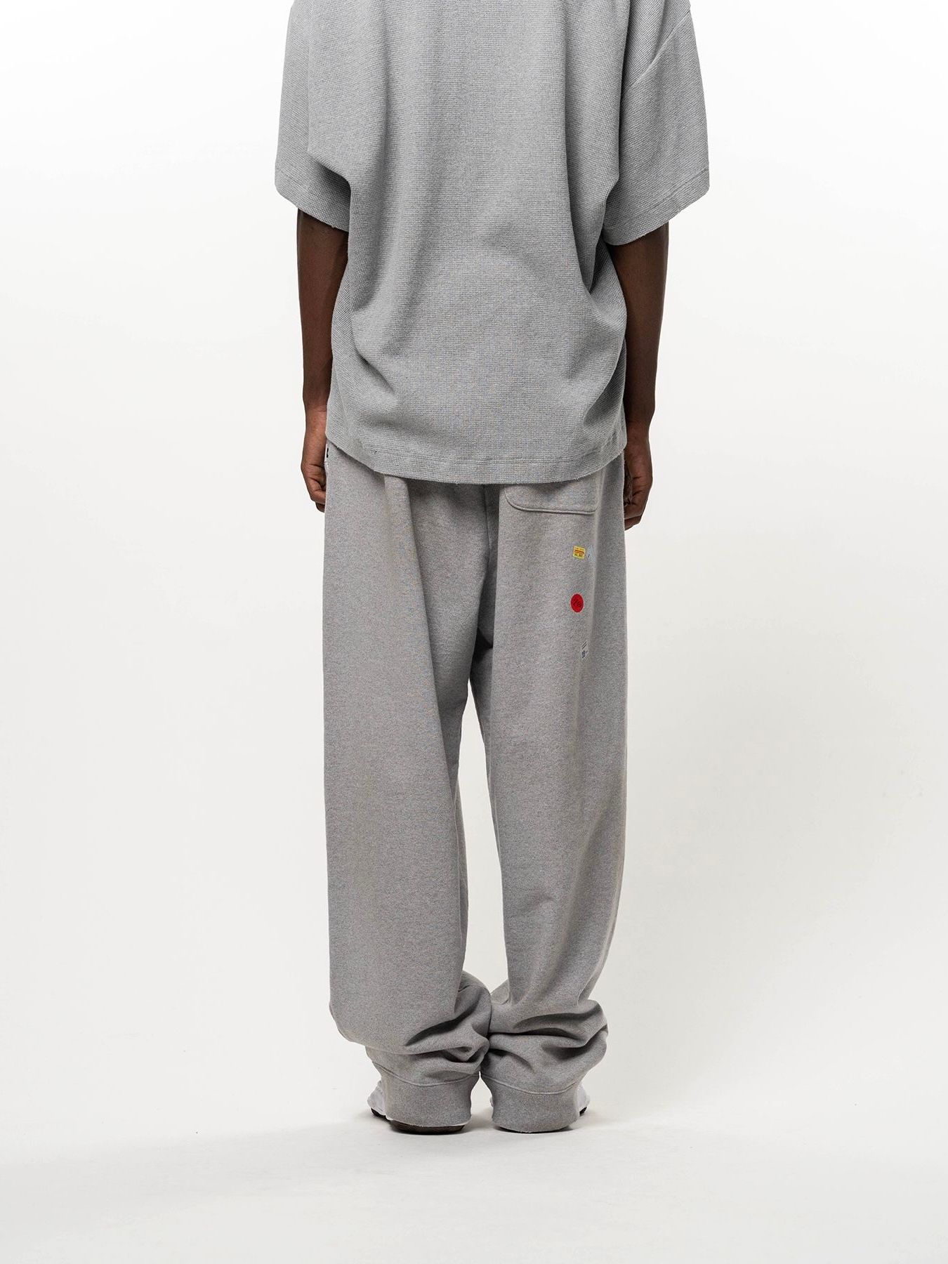 【26AW】 プライス ステッカー スウェット パンツ / PRICE STICKER SWEAT PANTS / グレー (A17PT552)