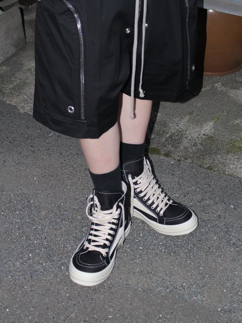 RICKOWENS × DRKSHDW のルーズなシルエットでモードスタイルを演出。