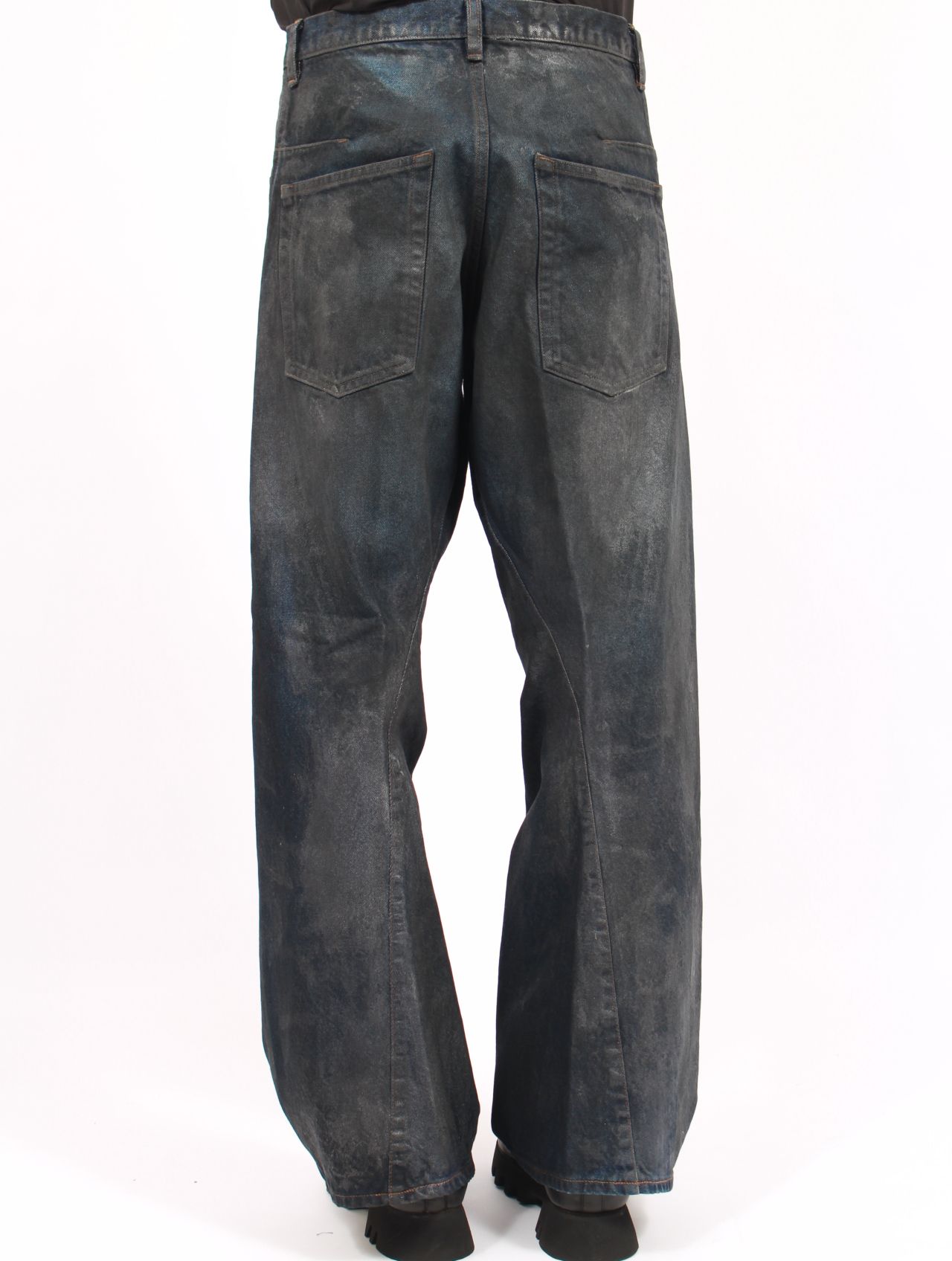 【25AW】 3D ツイステッド ワイド レッグ ジーンズ / 3D TWISTED WIDE LEG JEANS / LUSTER COATED DARK INDIGO(ダーク インディゴ)