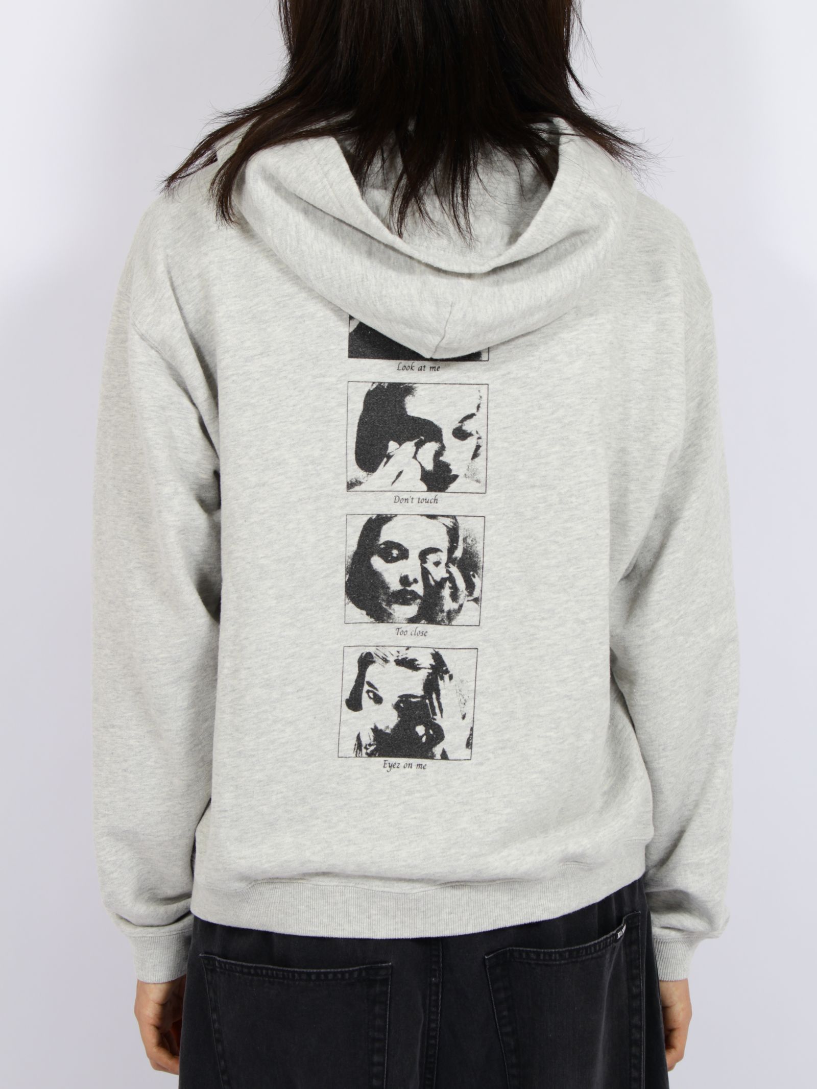【26AW】ディストーテッド・ガール・ジップアップ・フーディ / "DISTORTED Girl" Zip-up Hoodie / グレー
