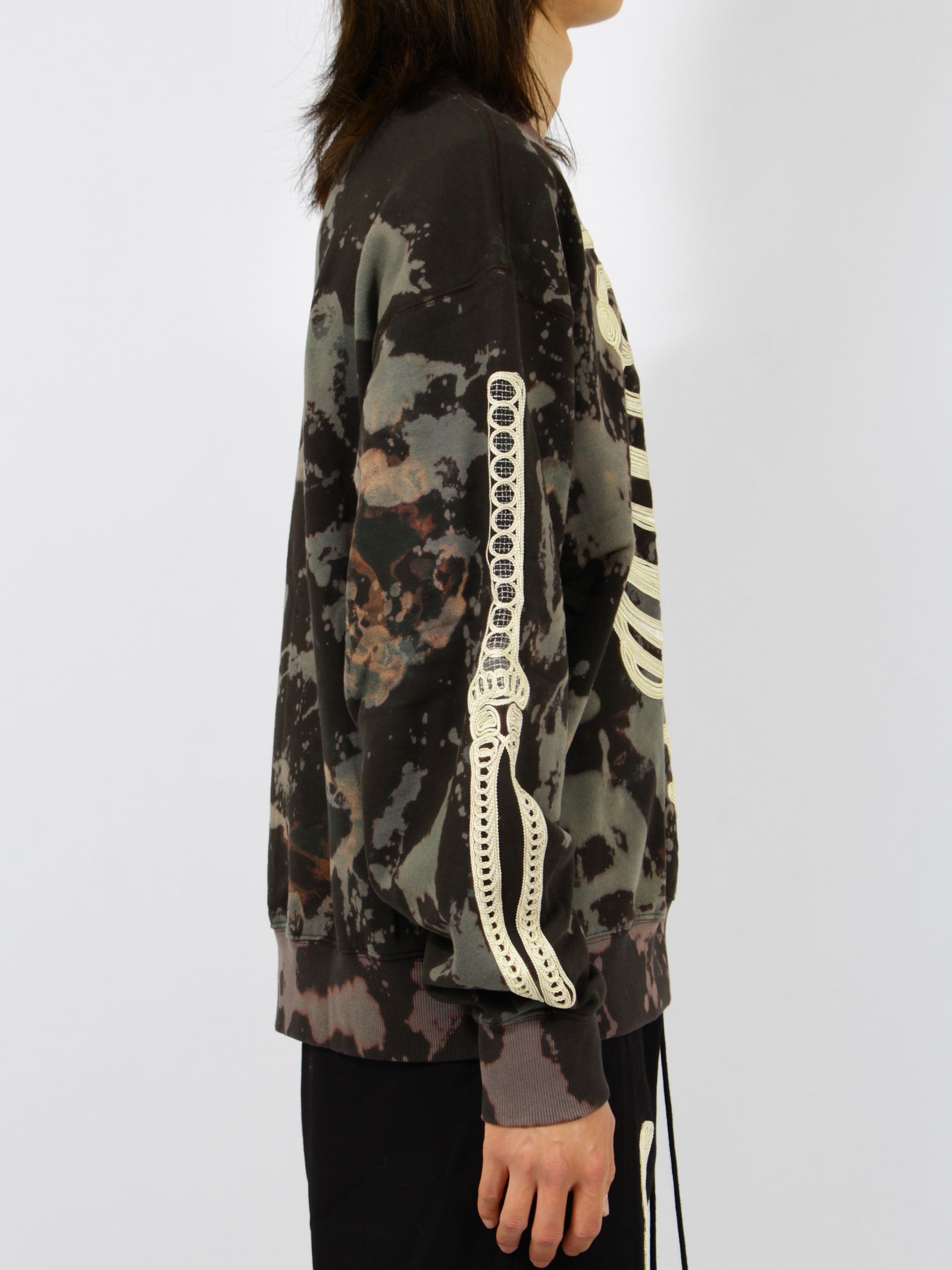 【26SS】コード 刺繍 コットン ブリーチ クルーネック セーター "ボーン" / CORD EMBROIDERED COTTON BLEACH CREWNECK SWEATER 'BONES / マルチ