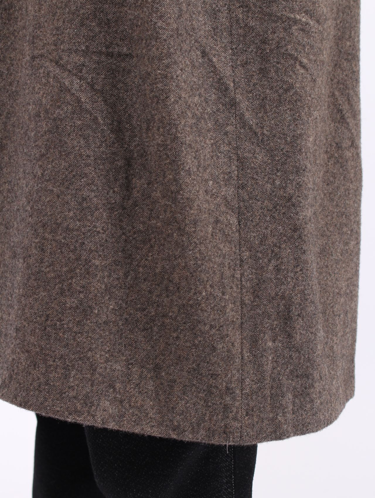 【25AW】ユニセックス ミッド フィット ダスト コート 925 シルバー フック クローザー / UNISEX MID FIT DUST COAT WITH 925 SILBER HOOK CLOSER / ブラウン
