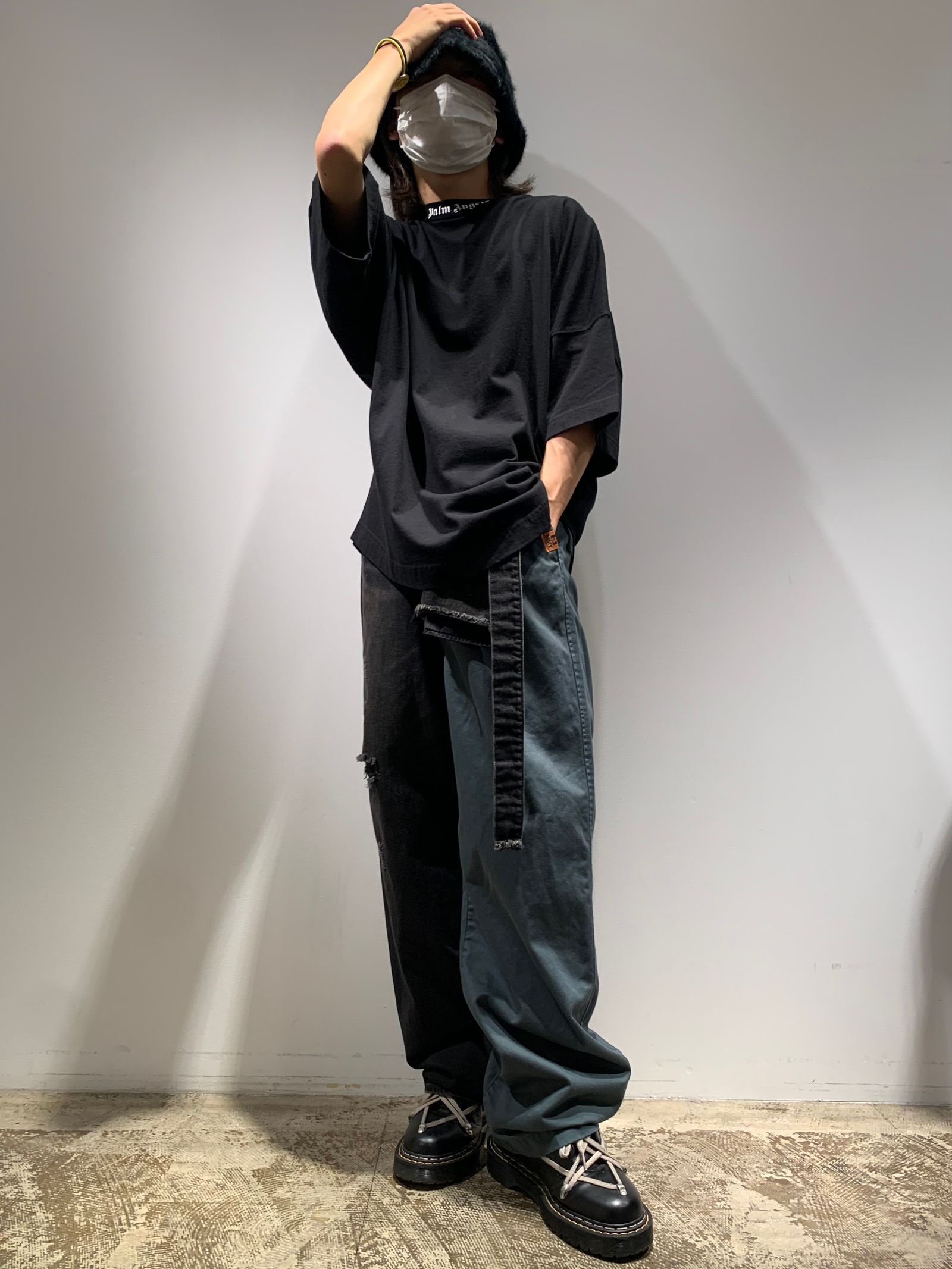 男性は勿論、女性にも参考にして欲しい。ダークトーンストリートコーデ