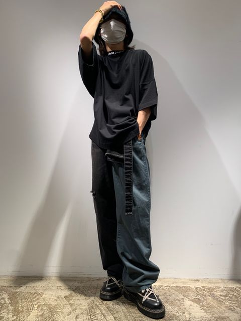 男性は勿論、女性にも参考にして欲しい。ダークトーンストリートコーデ