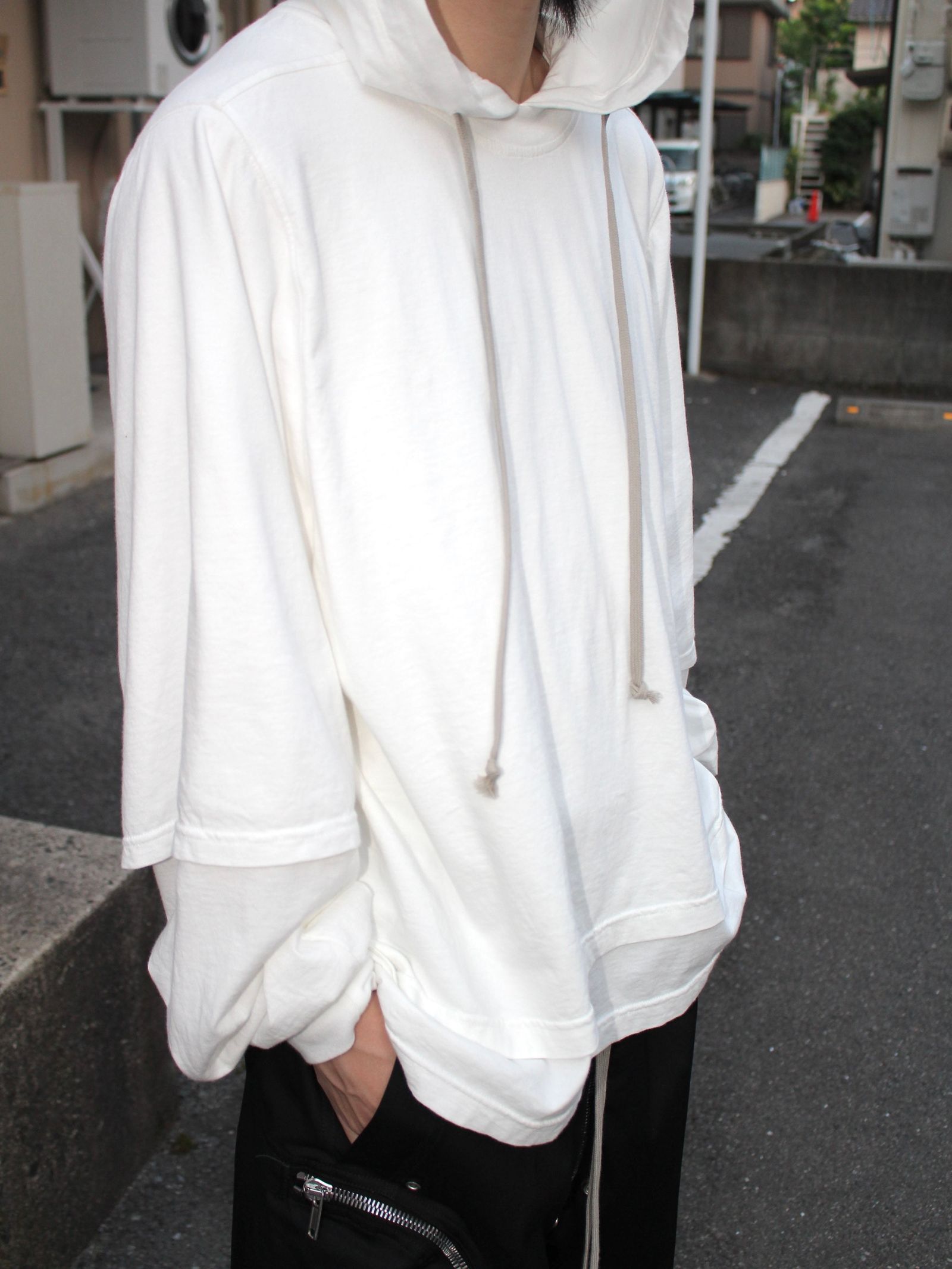 RICKOWENS × DRKSHDW のルーズなシルエットでモードスタイルを演出。
