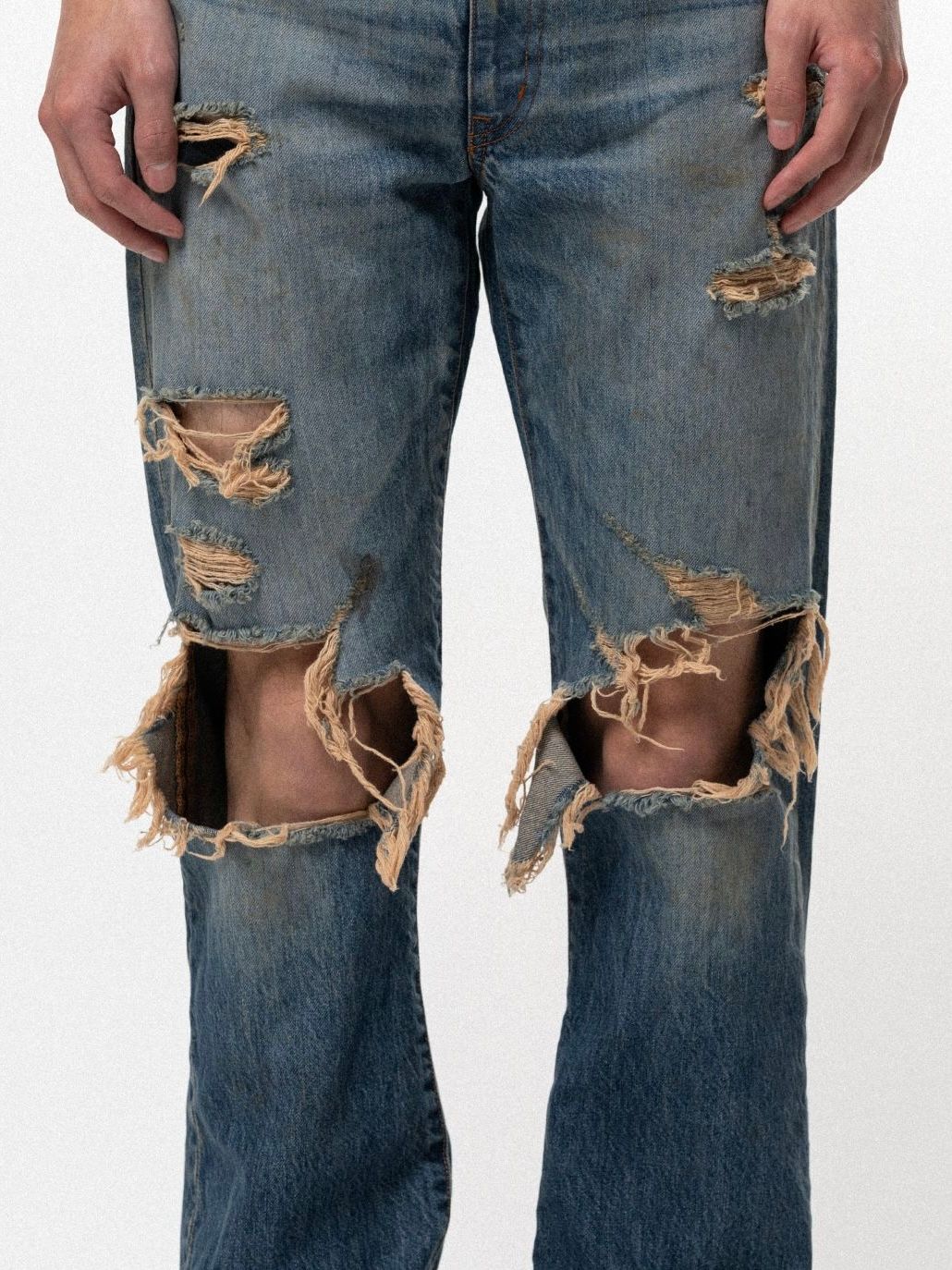 【BTS JIN 着用】ディストレスド スリム ブーツカット ダメージ加工 デストロイ ジーンズ / DSTRSD SLM BOOTCT JEANS / インディゴ