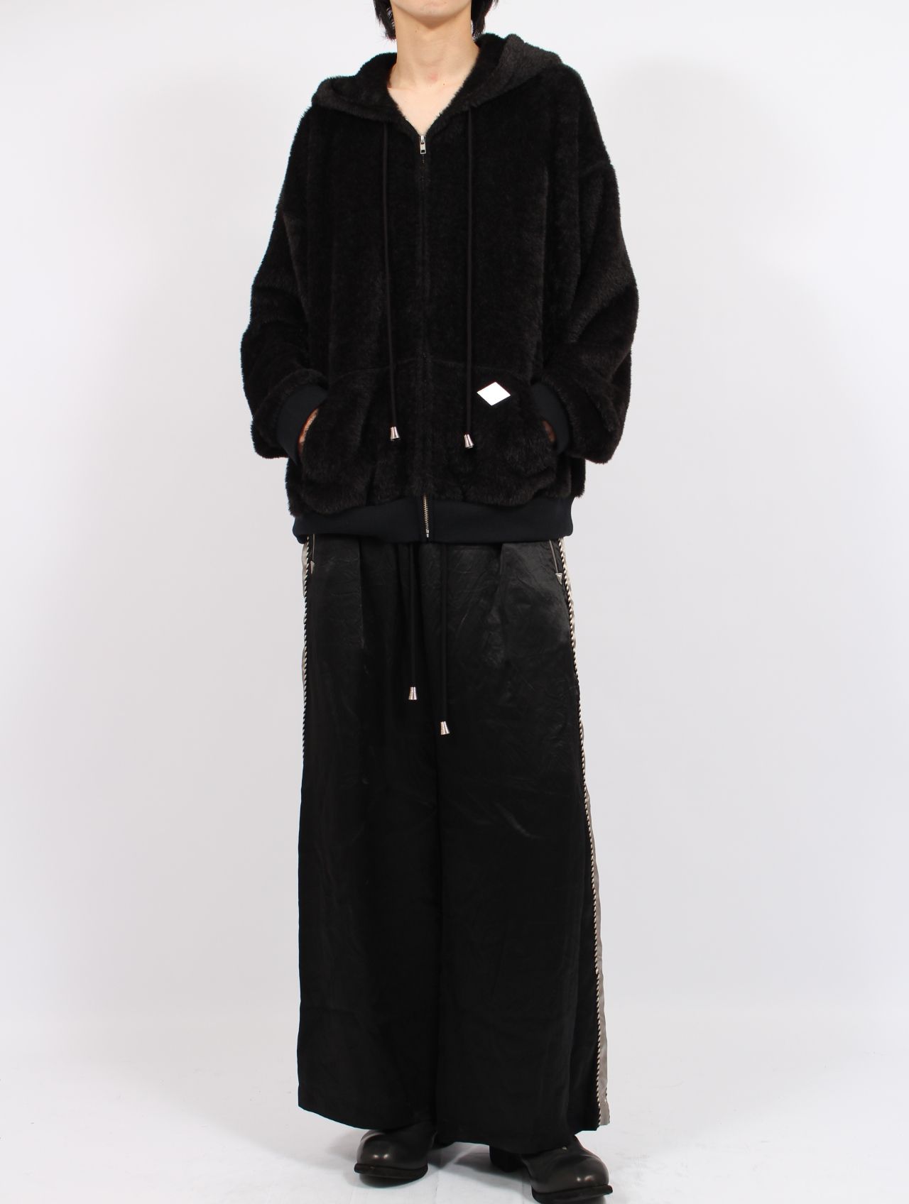 【25AW】サテン スーベニア トラウザー パンツ / SATIN SOUVENIR TROUSERS / ブラック