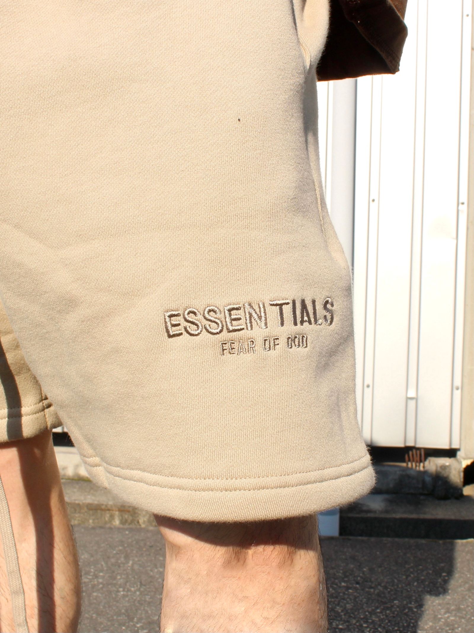 同系色カラーでお洒落に。ESSENTIALSストリートコーデ