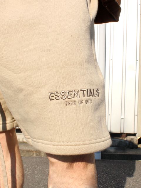 同系色カラーでお洒落に。ESSENTIALSストリートコーデ
