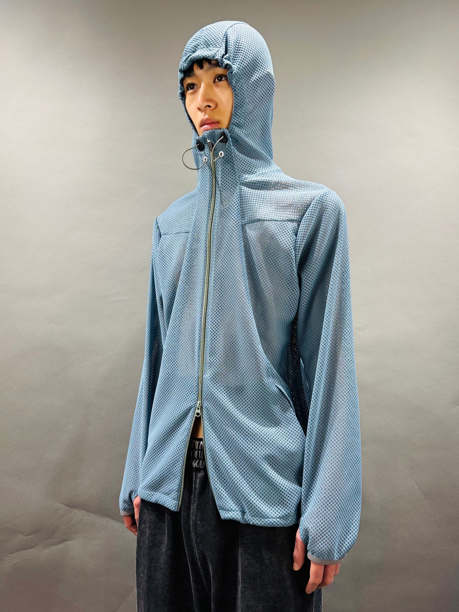 【25AW】メッシュ シェル ジップアップ フーディー ジャケット / MESH SHELL JKT / ブルー
