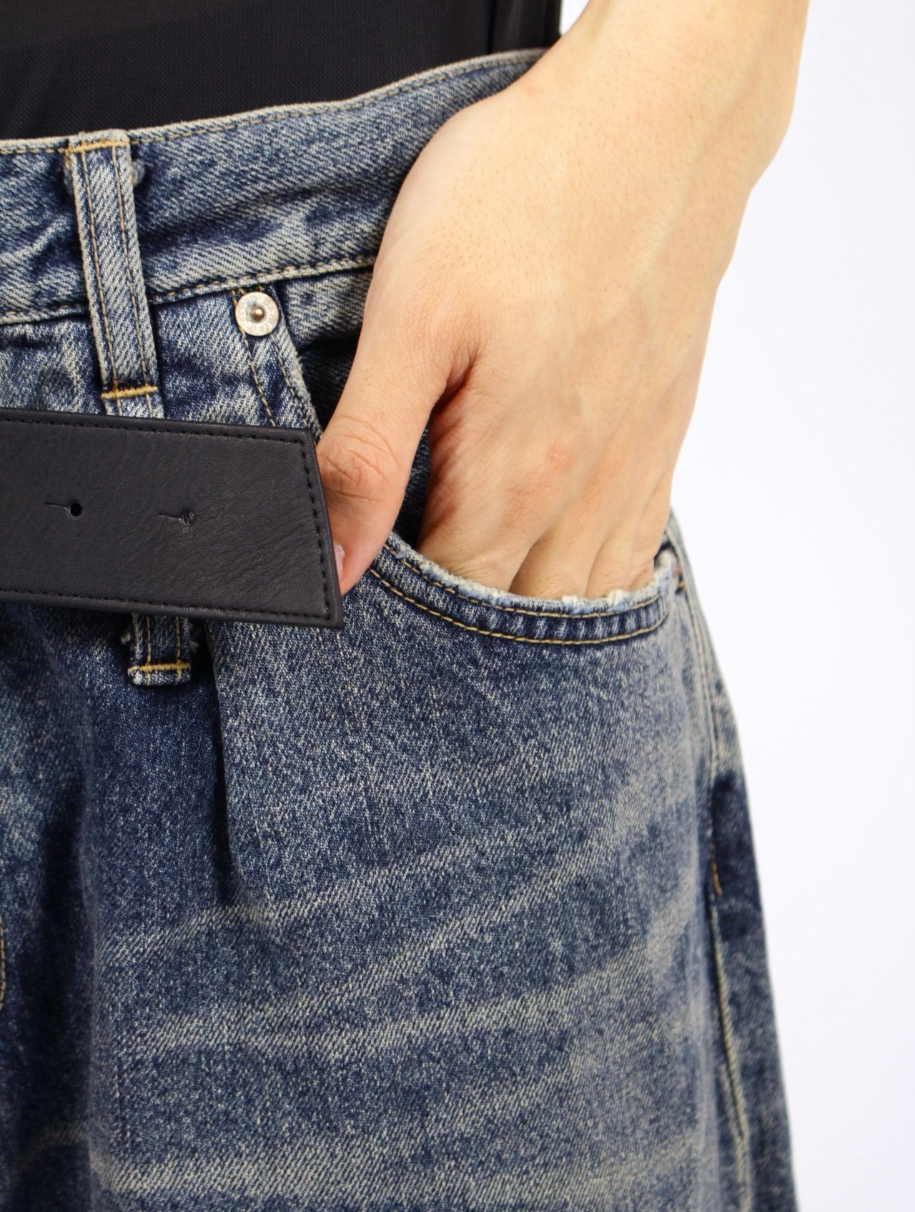 【25AW】"D" バックル スーパー ワイド デニム パンツ / "D" BUCKLE SUPER WIDE DENIM PANTS / インディゴ