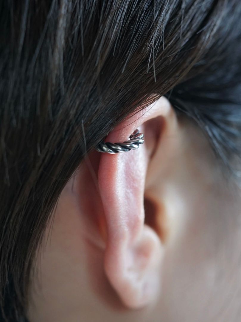 プレス イヤーカフ 片耳 / PRESS EARCUFF (MEDIUM) SV / シルバー