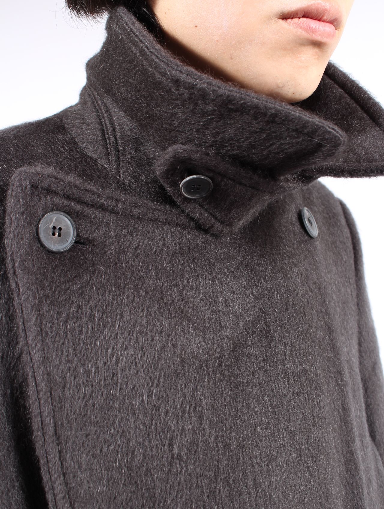 【25AW】 ダブル ブレステッド コート / DOUBLE BREASTED COAT / CHARCOAL(チャコール)
