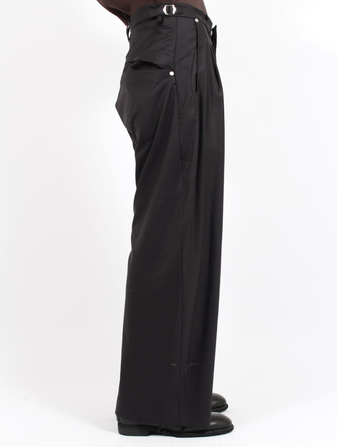 NVRFRGT - 【26SS】 2タック カーブド レッグ トラウザー / 2TUCK