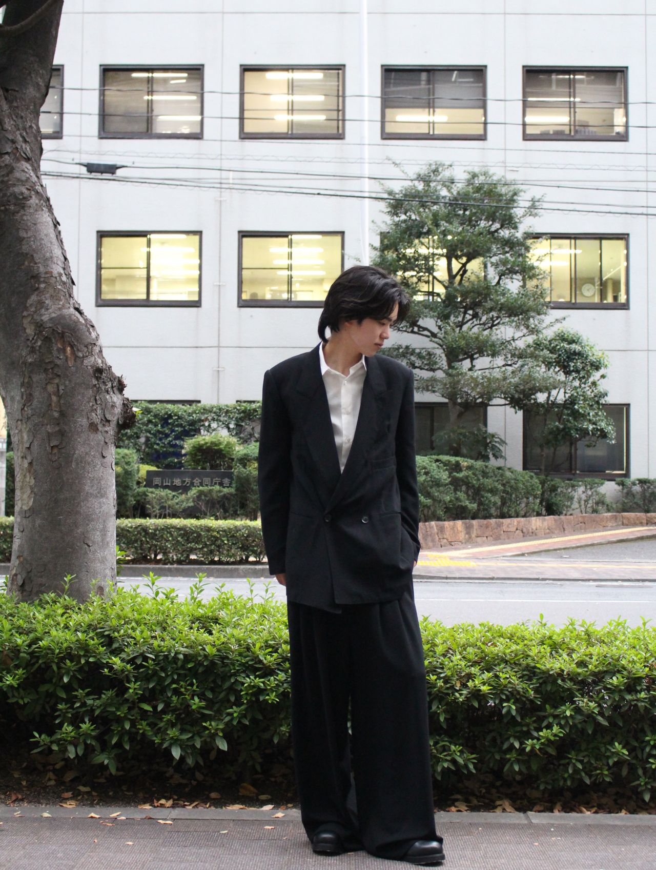 【25AW】ウールサージ ハイウエスト トラウザー / WOOL SERGE HI-WAIST TROUSERS / ブラック