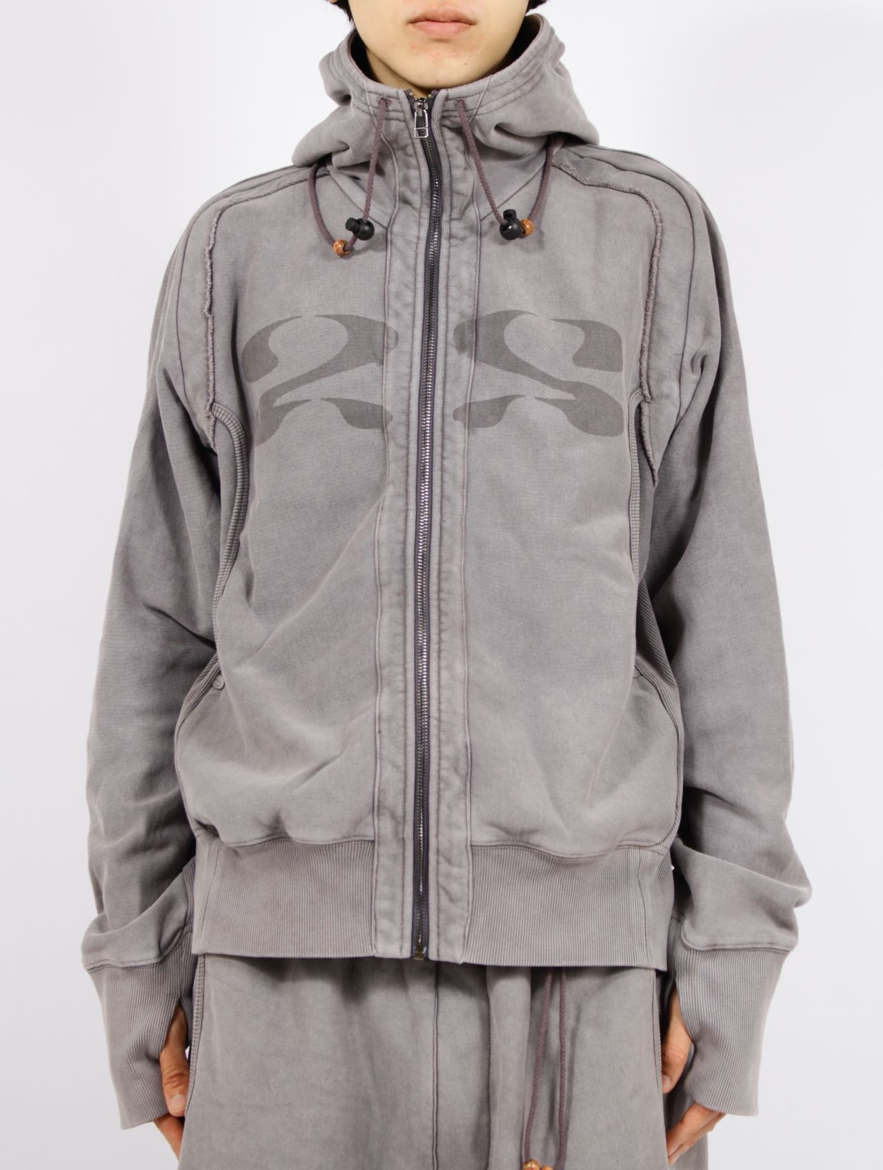 【25AW】25 フーディー パーカー / 25 HOODIE / グレー