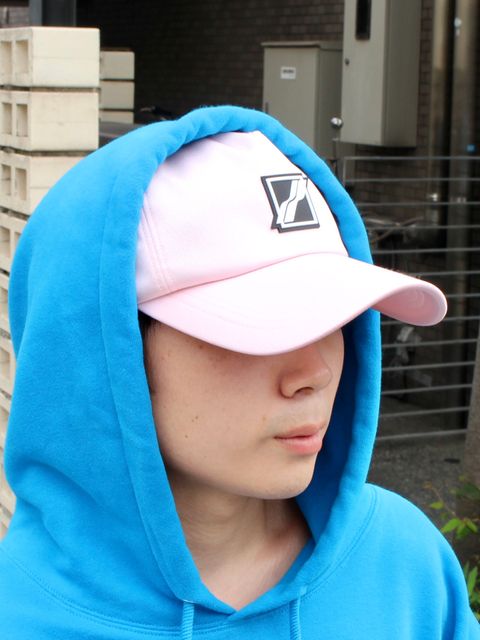 ビビットなブルーカラーが魅力的。新作WE11DONEコーデ