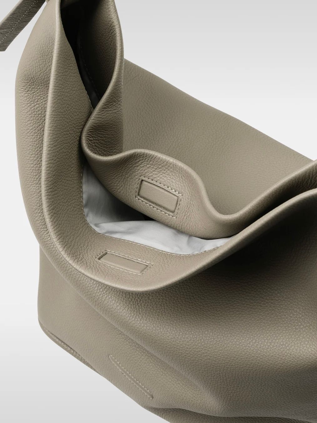 エッセンシャル デイリー レザー ホーボー ミディアム ショルダーバック / ESSENTIAL DAYILY LEATHER HOBO MEDIUM / トープ