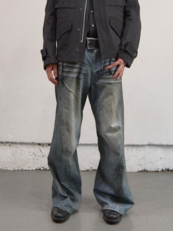 【26SS】 3D ツイステッド ワイド レッグ ジーンズ デニム パンツ / 3D TWISTED WIDE LEG JEANS / DIRTY FADED INDIGO (インディゴ)