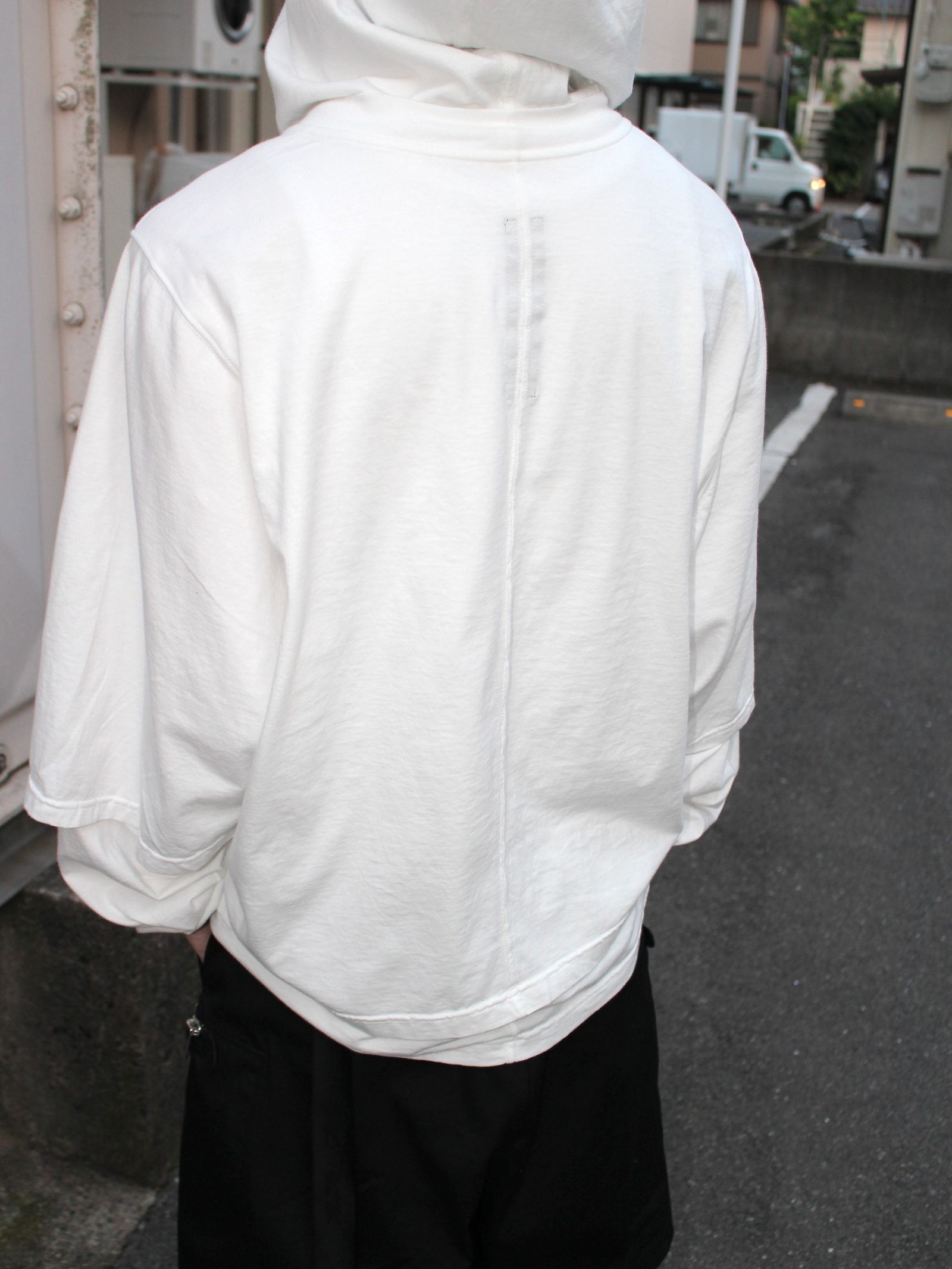 RICKOWENS × DRKSHDW のルーズなシルエットでモードスタイルを演出。