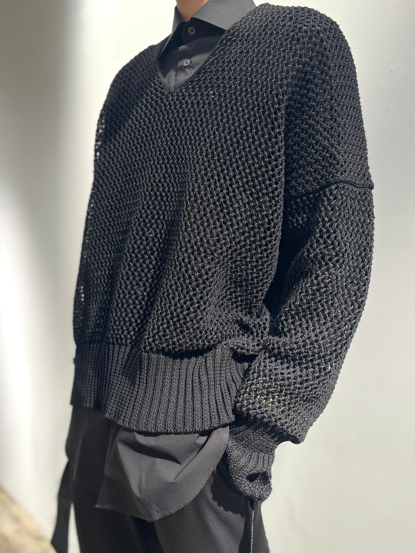 sulvam - 【23SS】メッシュ アシンメトリー ニット / MESH ASYMMETRY KNIT / ブラック | STORY