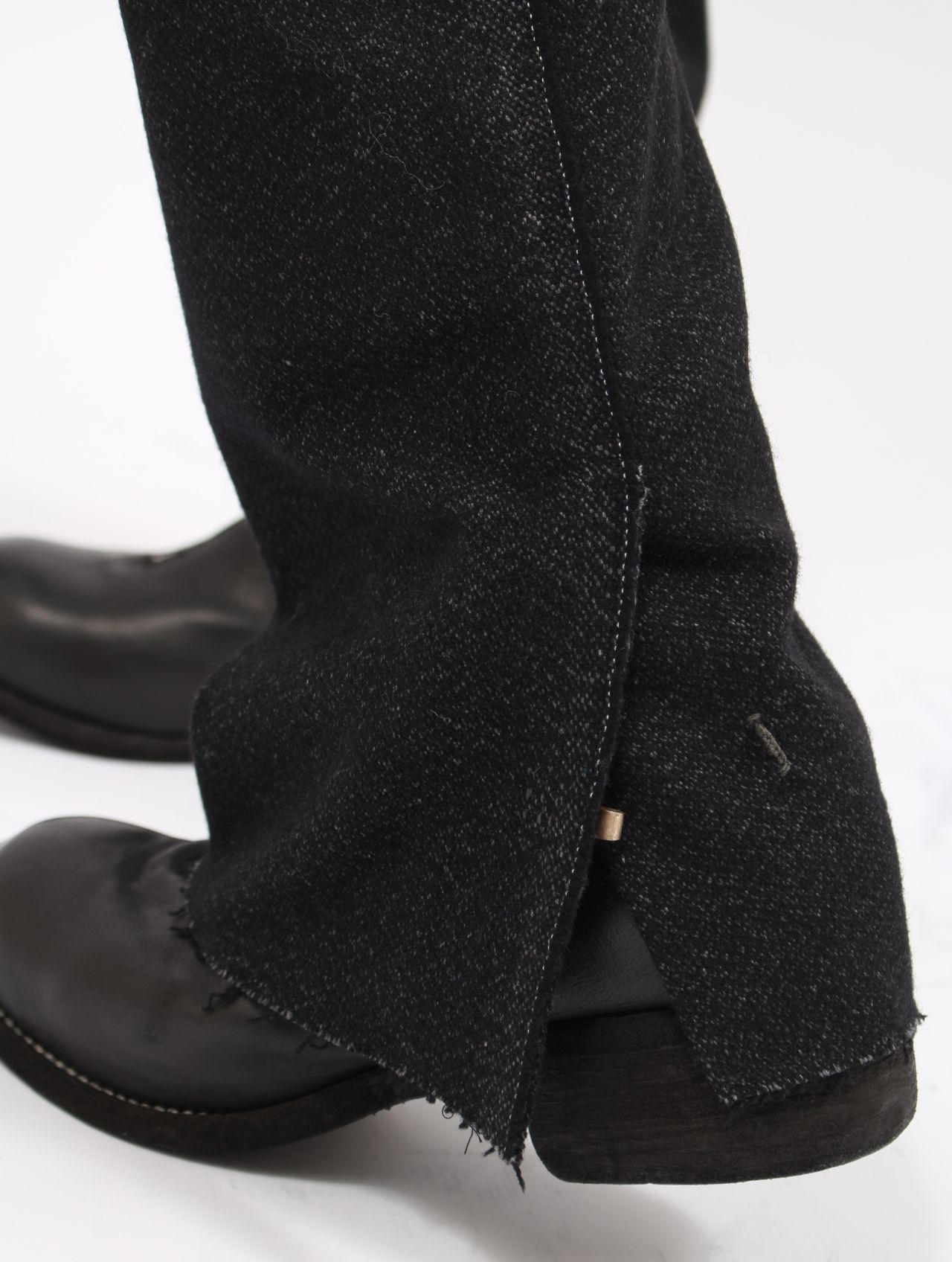 【25AW】 メンズ フィット トラウザーズ ウィズ 925 シルバー フック クローザー / MENS FITTED TROUSERS WITH 925 SILVER HOOK CLOSER / オフブラック