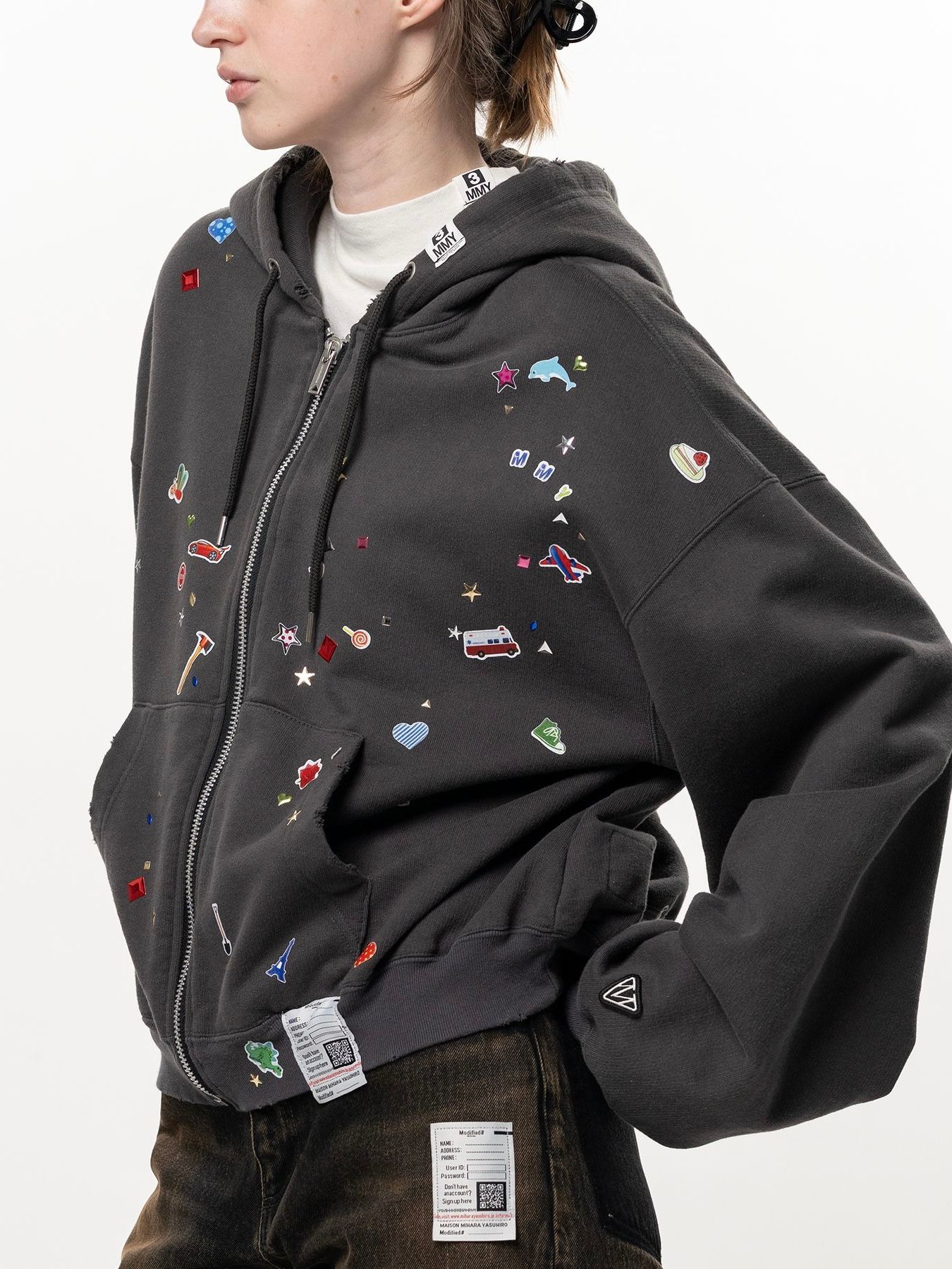【26AW】 キッズ ステッカー パーカー ジップアップ / KIDS STICKER PARKA / ブラック