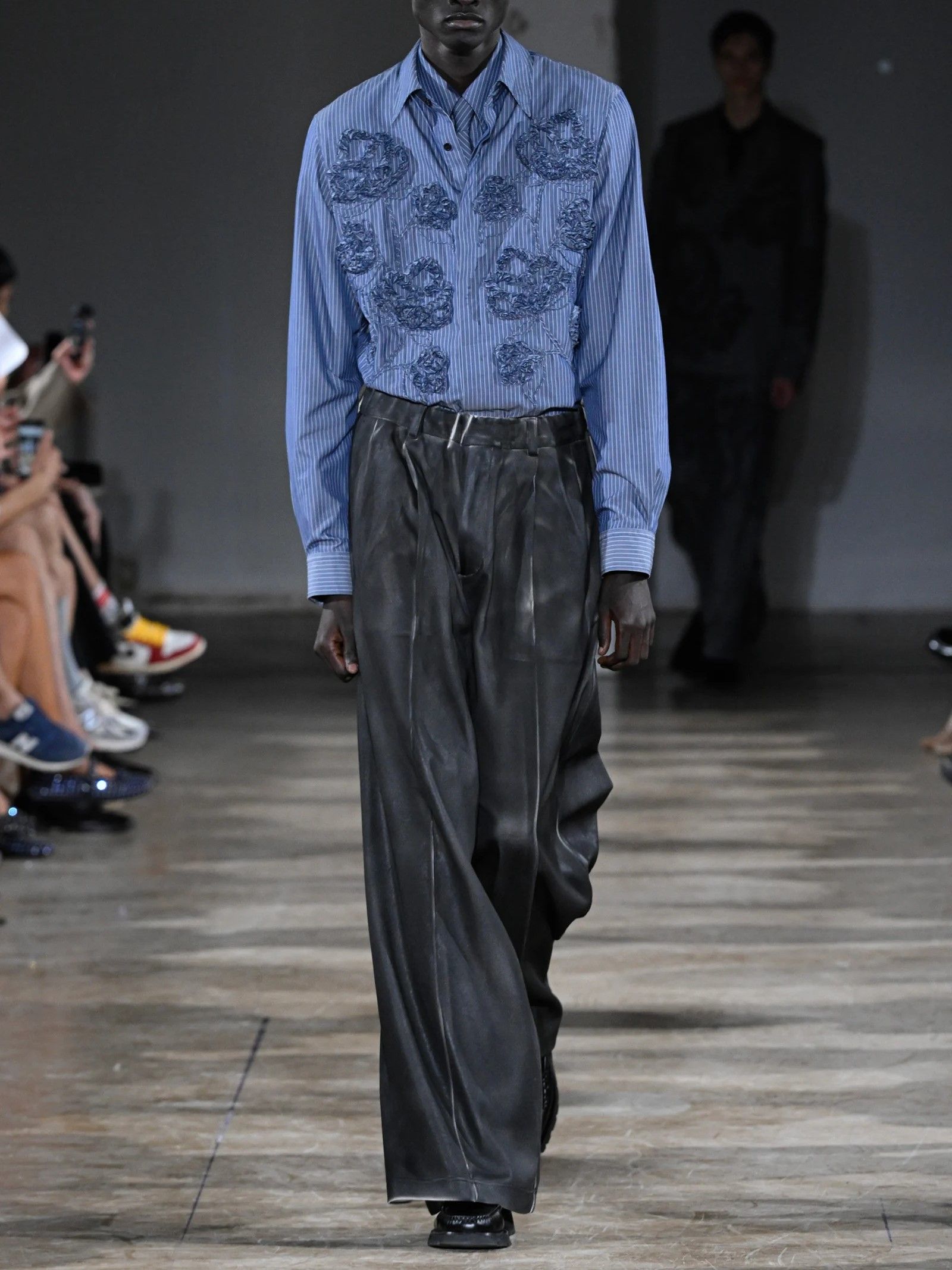 【26SS】レザーライク トラック パンツ / TRACK WIDE PANTS / ブラック