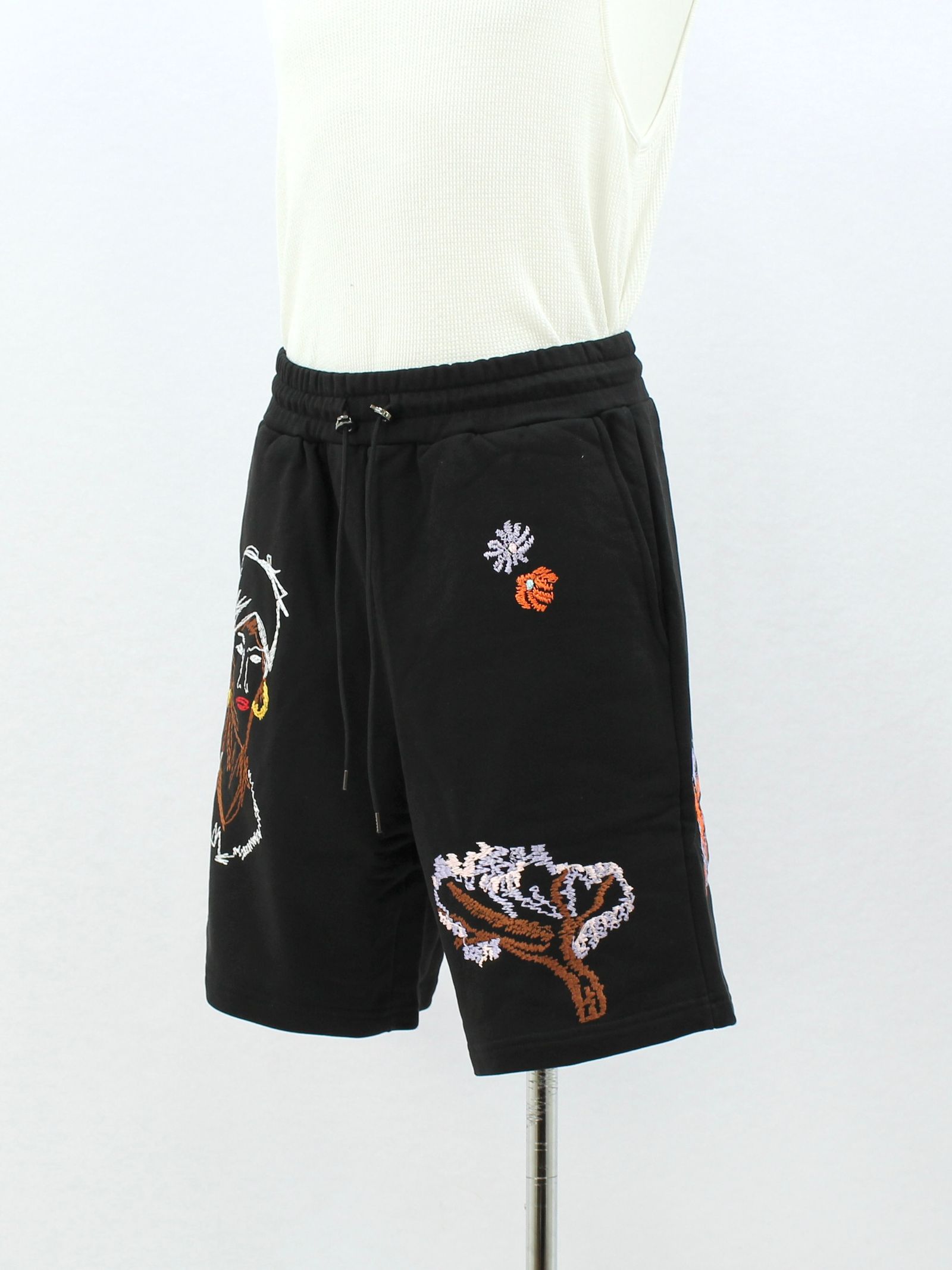刺繍ロゴ ハーフパンツ / SHORT PANTS EMBROIEDE / ブラック × マルチ