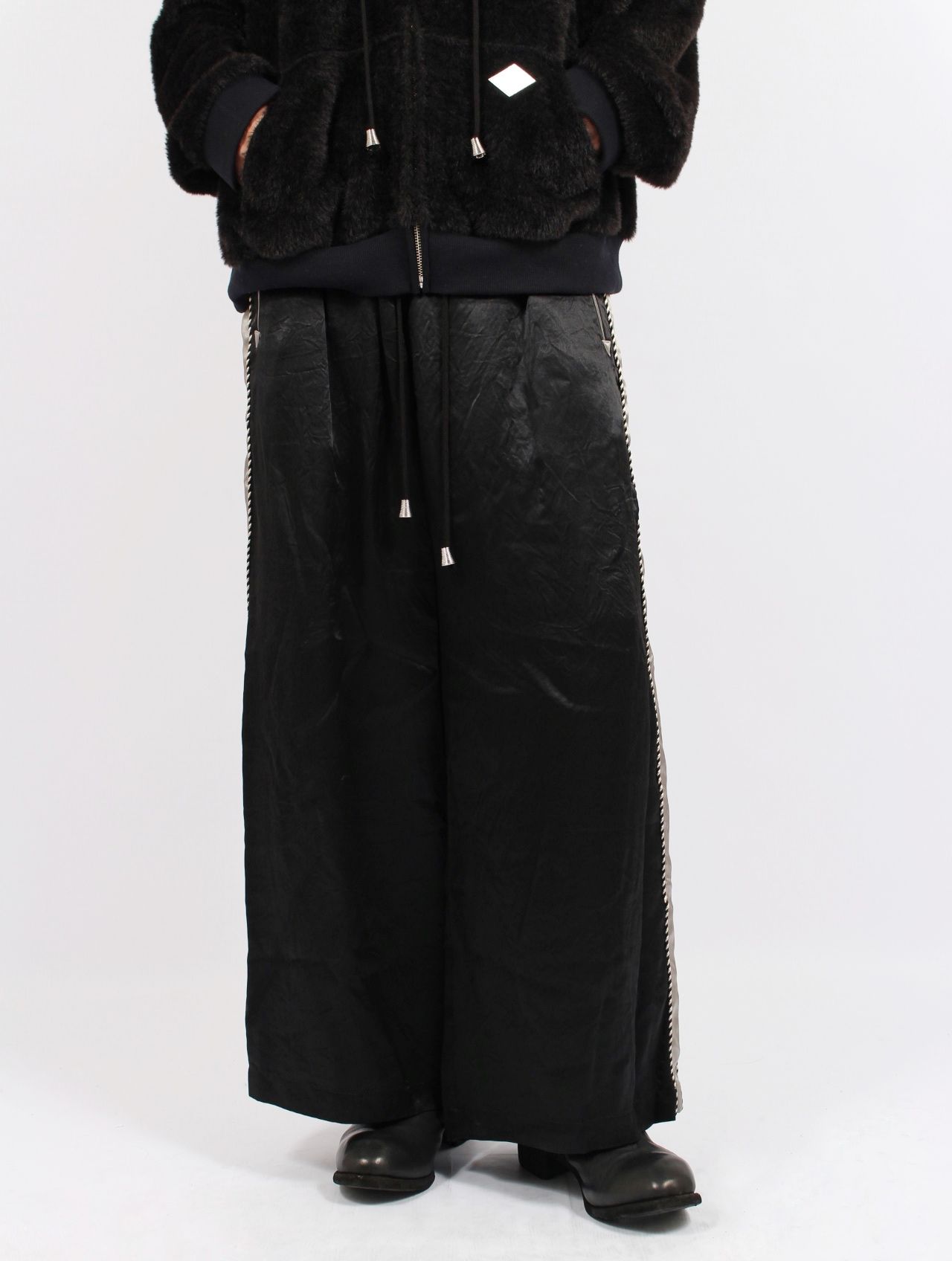 【25AW】サテン スーベニア トラウザー パンツ / SATIN SOUVENIR TROUSERS / ブラック