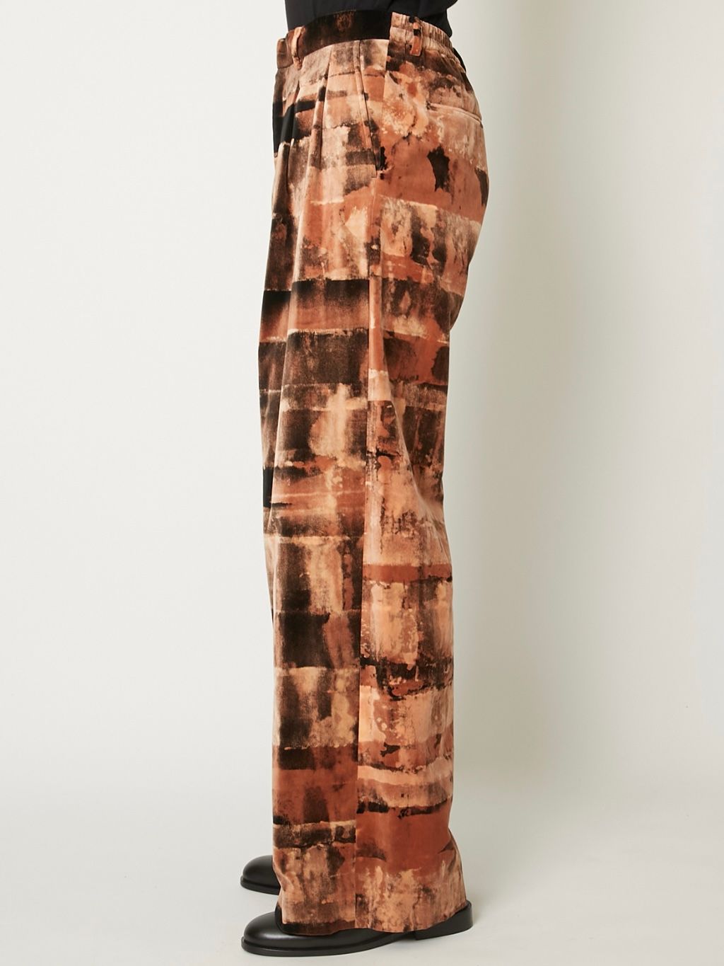 【26AW】ハンド ブリーチド ベルベット パンツ / HAND-BLEACHED VELVET PANTS / ブラック