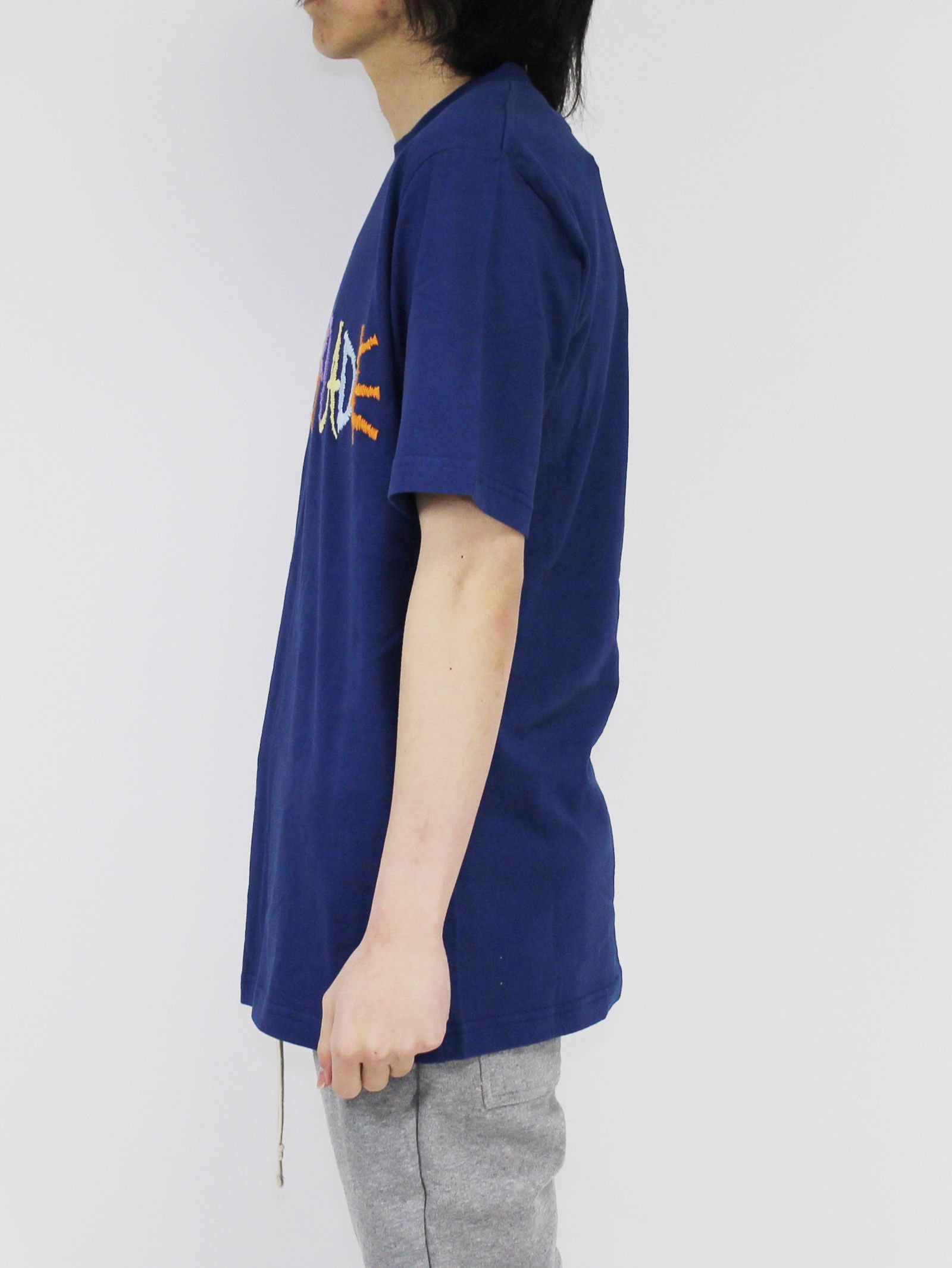 刺繍ロゴ Tシャツ / BLUE NAVY T-SHIRT WITH MULTICOLOR LOGO / ブルーネイビー × マルチ