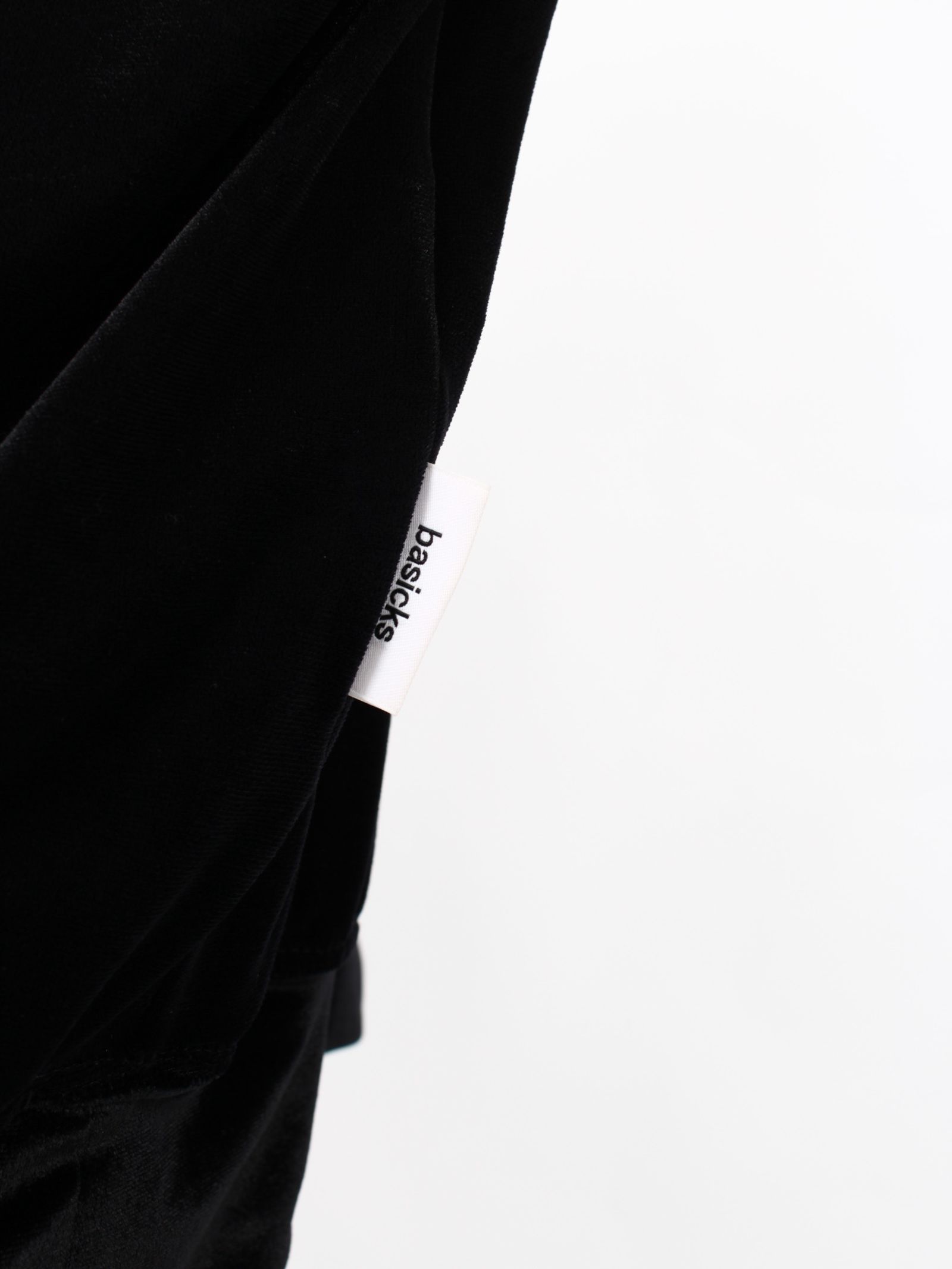 新品 BASICKS ベイシックス 24aw ハートチャーム スウェット M 黒 BASICKS - ベイシックス | 公式通販サイト | ACRMTSM