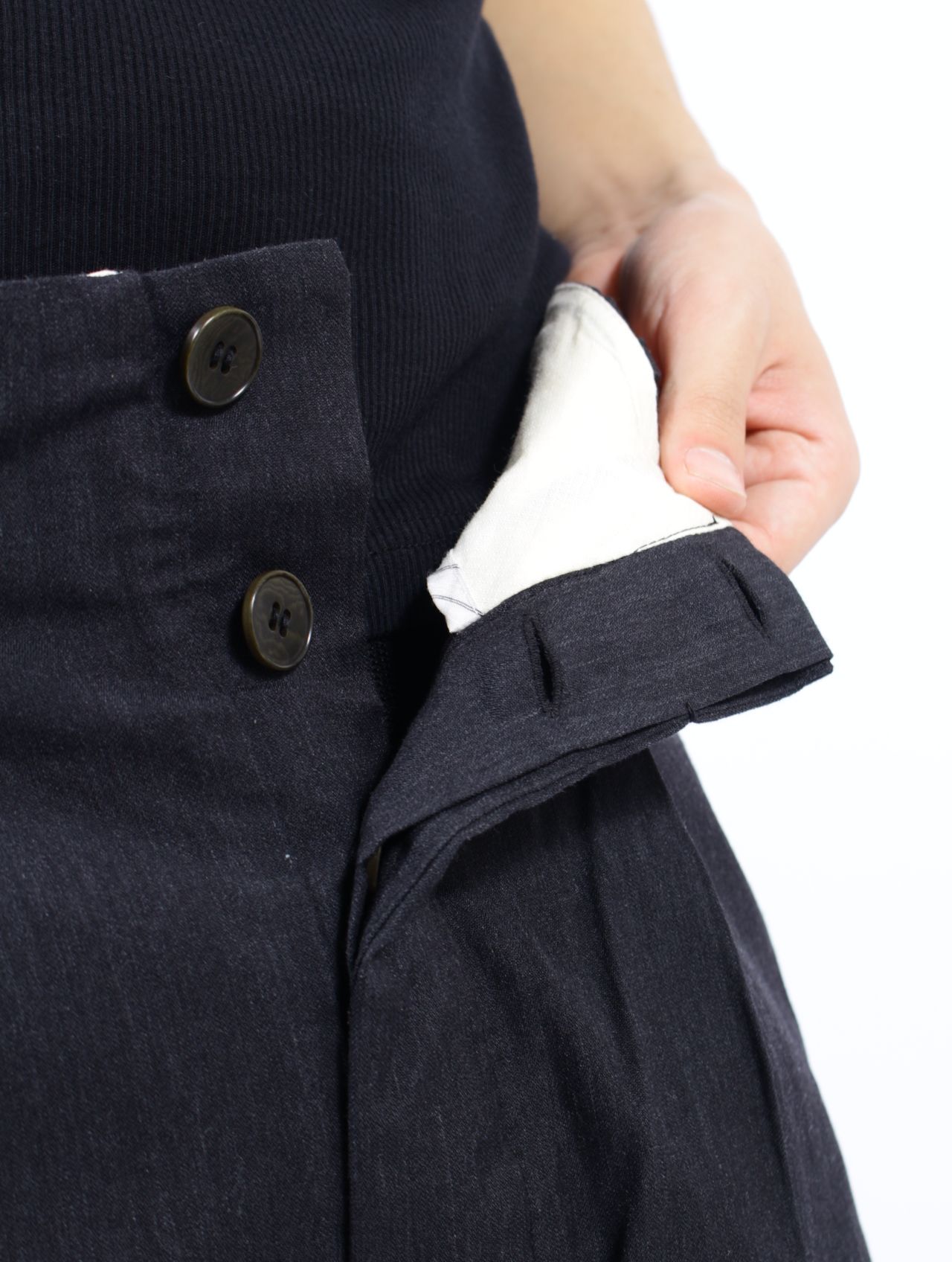 【25SS】プリーツ ウエスト ワイドフィット トラウザーズ / PLEATED-WAIST WIDE FIT  TROUSERS / ダークグレイ