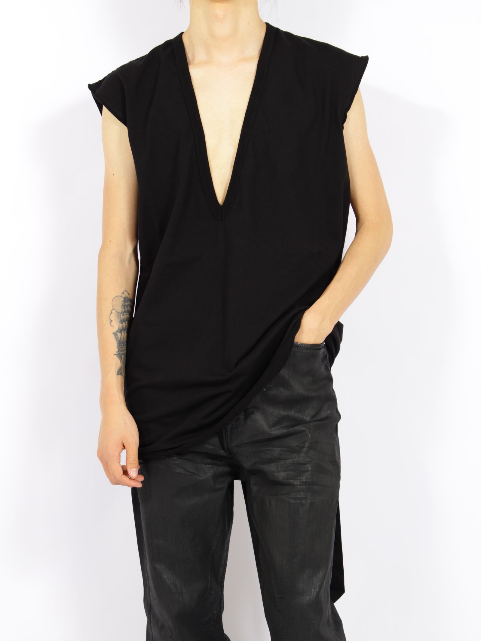 【26AW】ディラン Tシャツ Vネック カットソー  / DYLAN T / ブラック