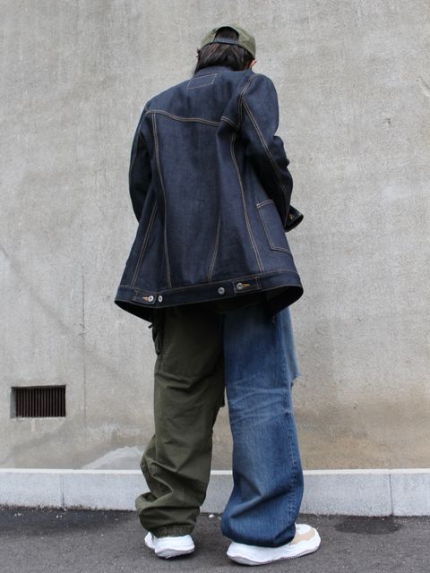 アースカラーを主体としたカジュアルストリートコーデ