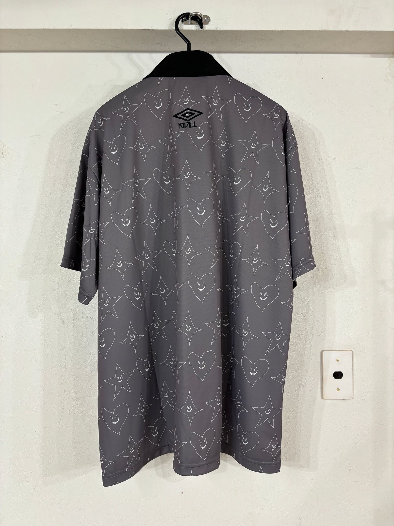 KIDILL - 【25SS】ゲーム シャツ アンブロ コラボレーション / GAME SHIRT UMBRO COLLABORATION /  GREY | STORY