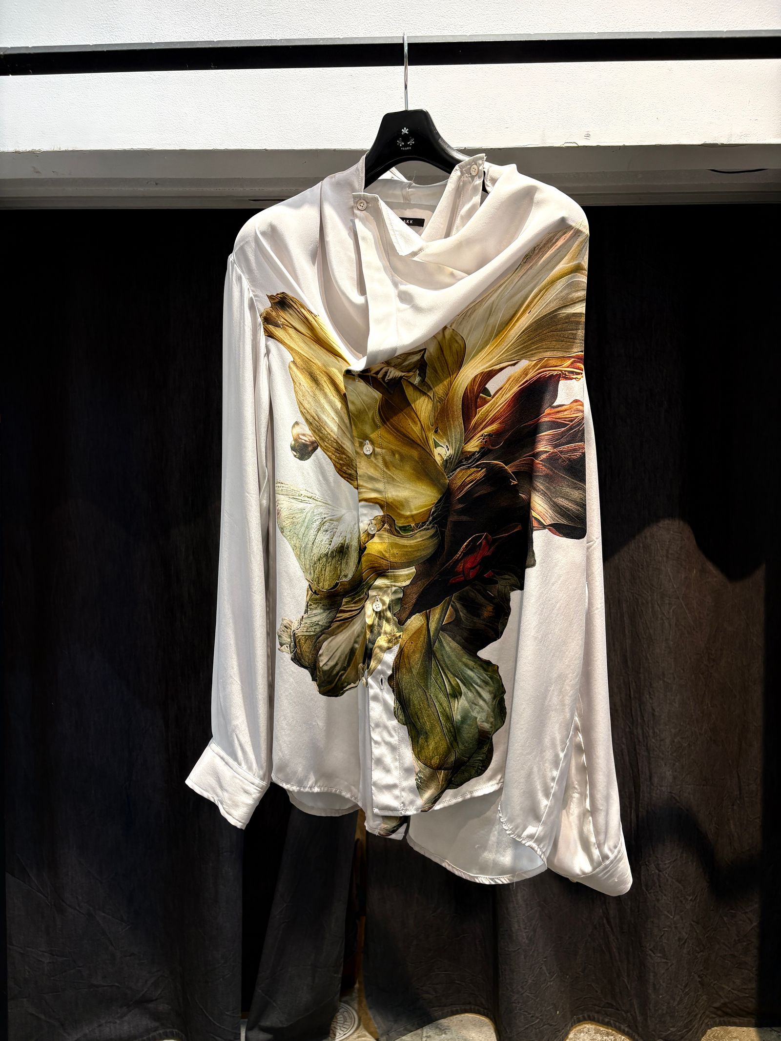 【27SS】ドレープド デザイン シルク シャツ 花柄 長袖シャツ  / DRAPED DESIGN SILK SHIRT / ベージュ