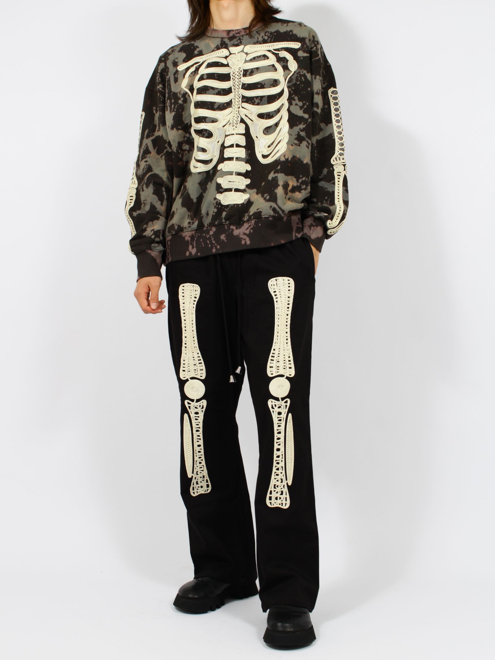 【26SS】コード 刺繍 コットン ブリーチ クルーネック セーター "ボーン" / CORD EMBROIDERED COTTON BLEACH CREWNECK SWEATER 'BONES / マルチ