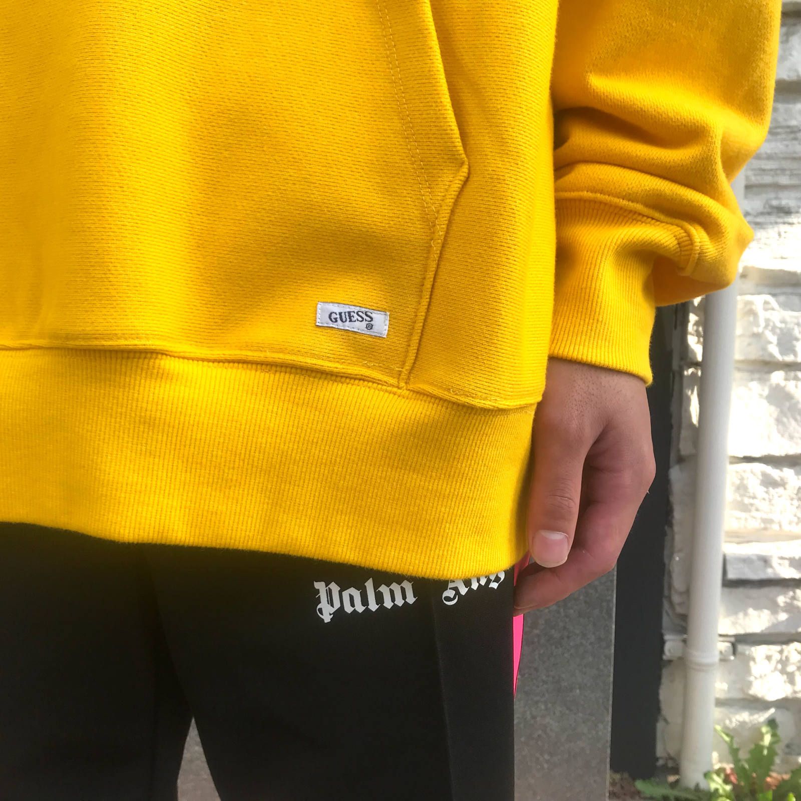 トライアングルロゴ プリントプルオーバーパーカー - YELLOW