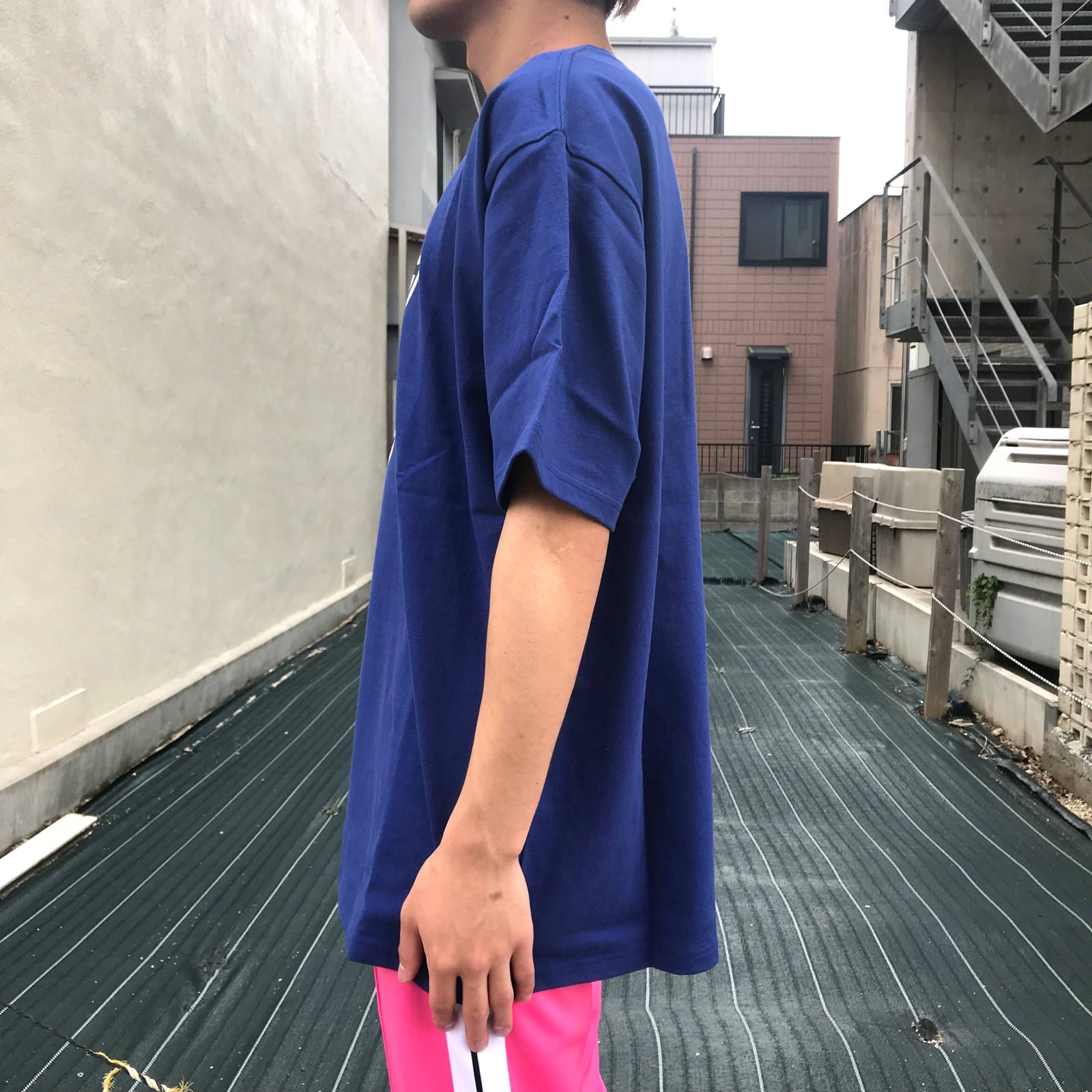 トライアングル クエスチョンロゴ カットソー - BLUE