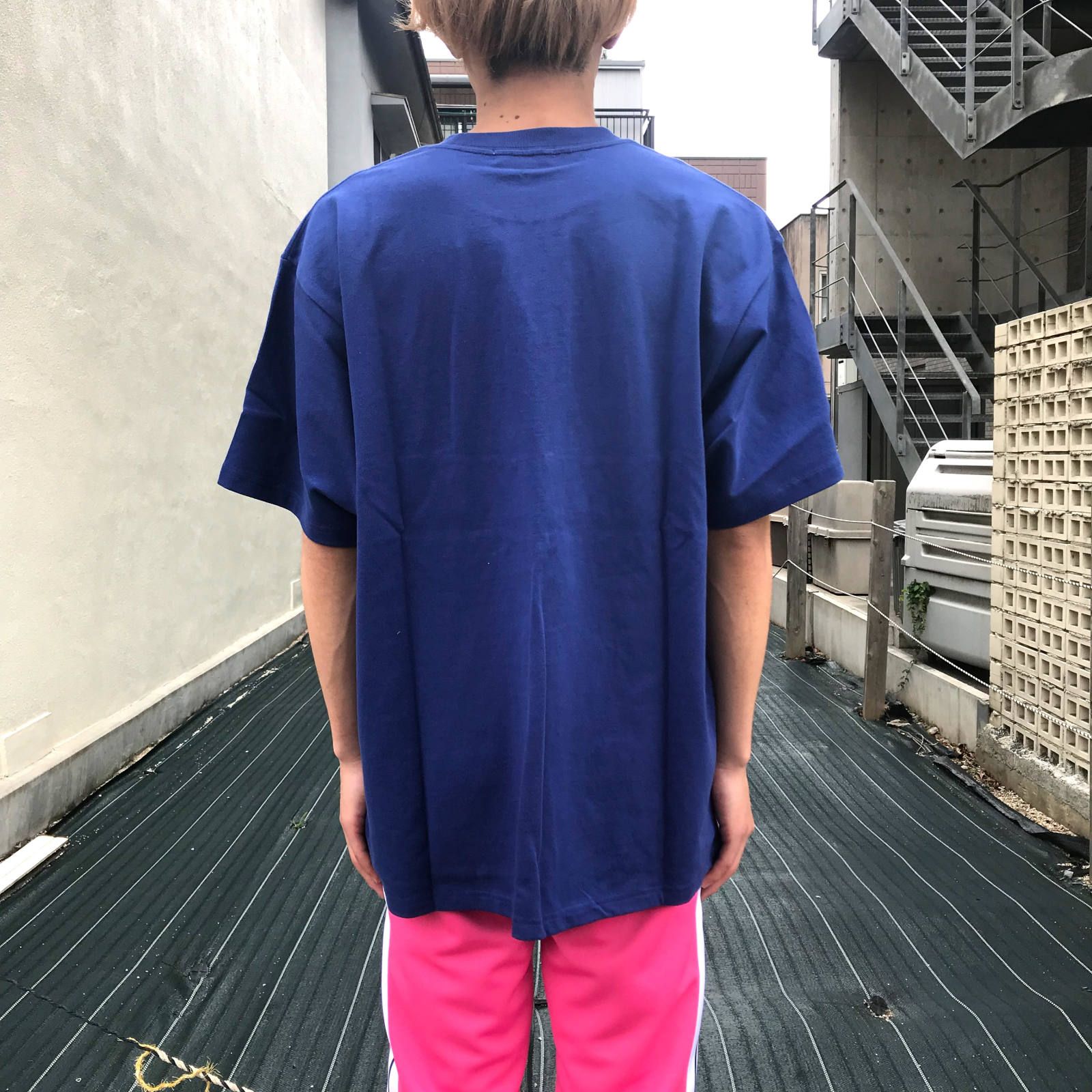 トライアングル クエスチョンロゴ カットソー - BLUE