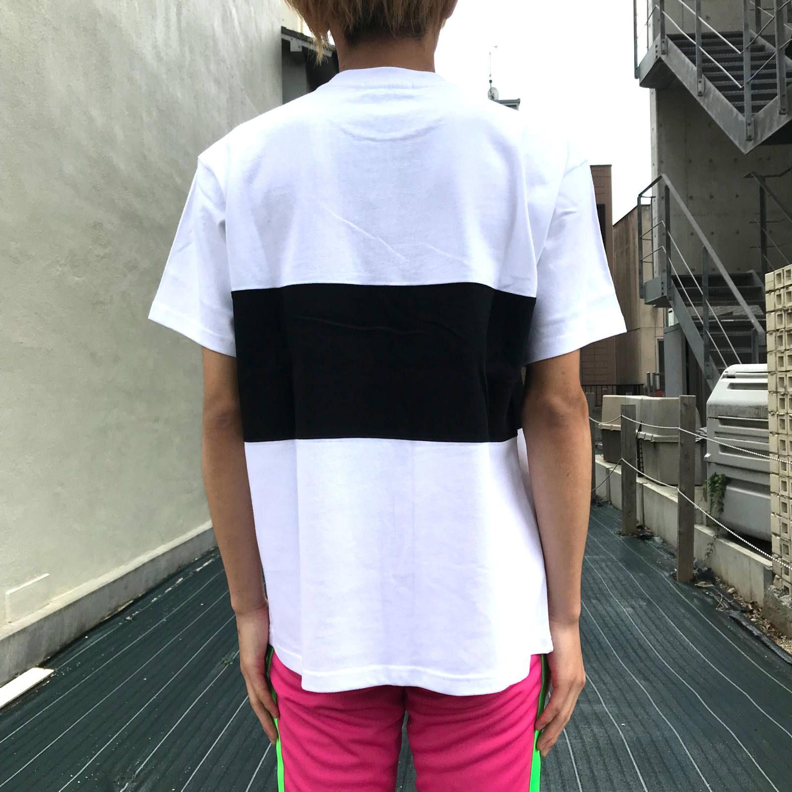 ロゴ刺繍 ラインクルーネックカットソー - WHITE×BLACK