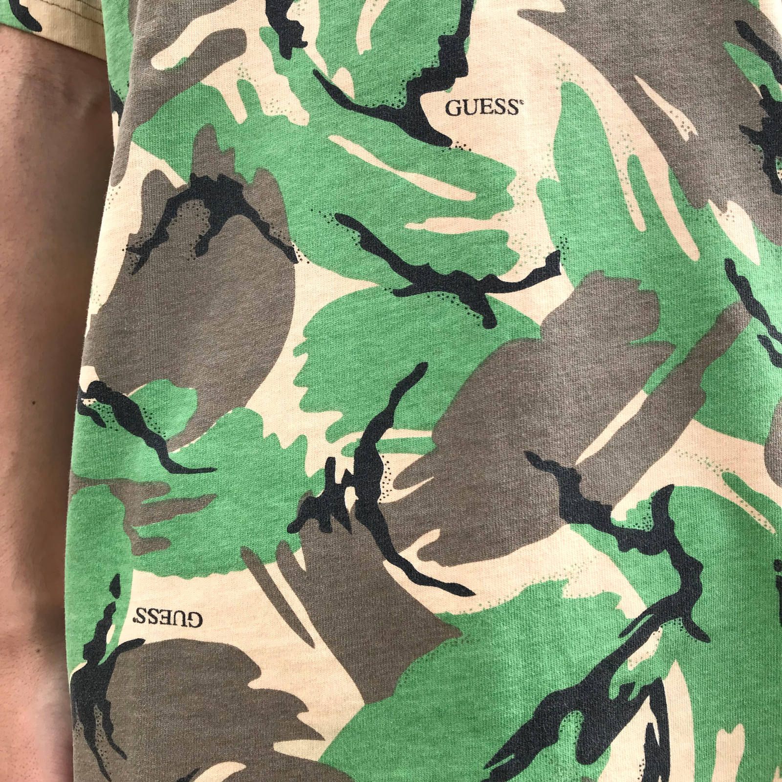 GUESS USA カモフラージュカットソー - CAMOUFLAGE