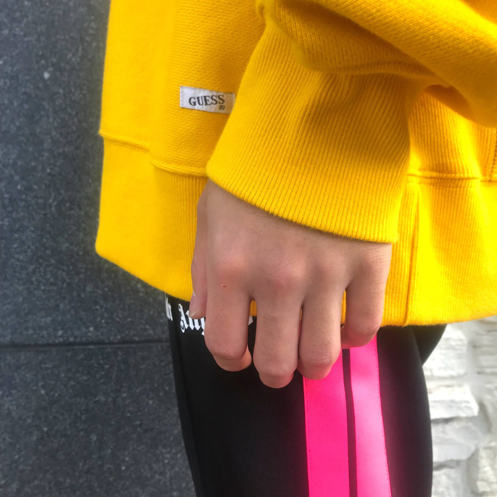 トライアングルロゴ プリントスウェット - YELLOW