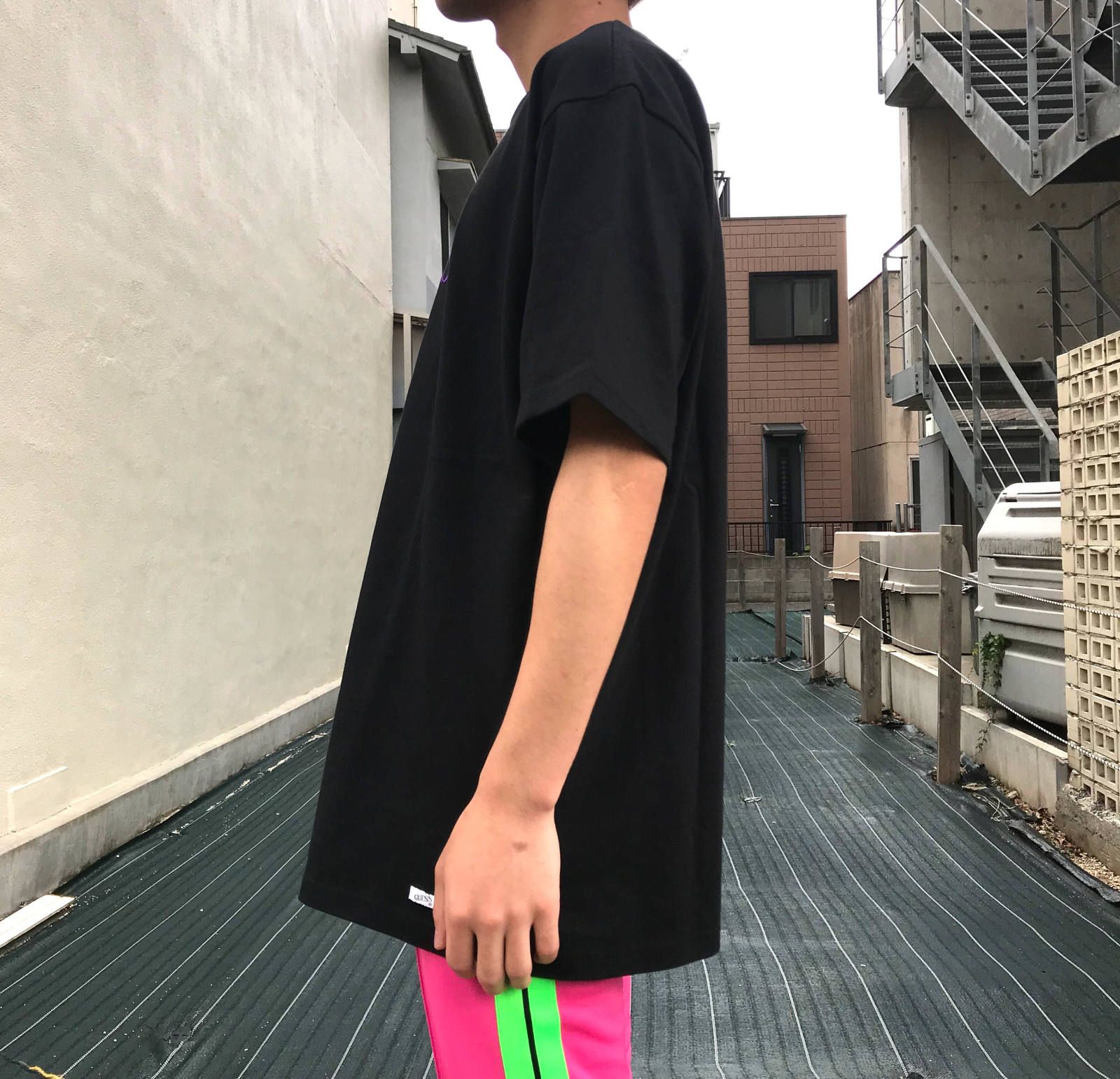 胸ロゴ刺繍 クルーネックカットソー - BLACK