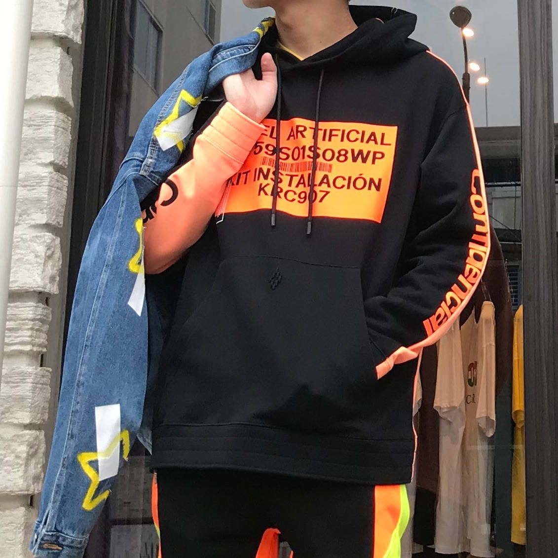 MARCELO BURLON - 《残り一点》バック切替 プリント プルオーバーパーカー BLACK×ORANGE | STORY