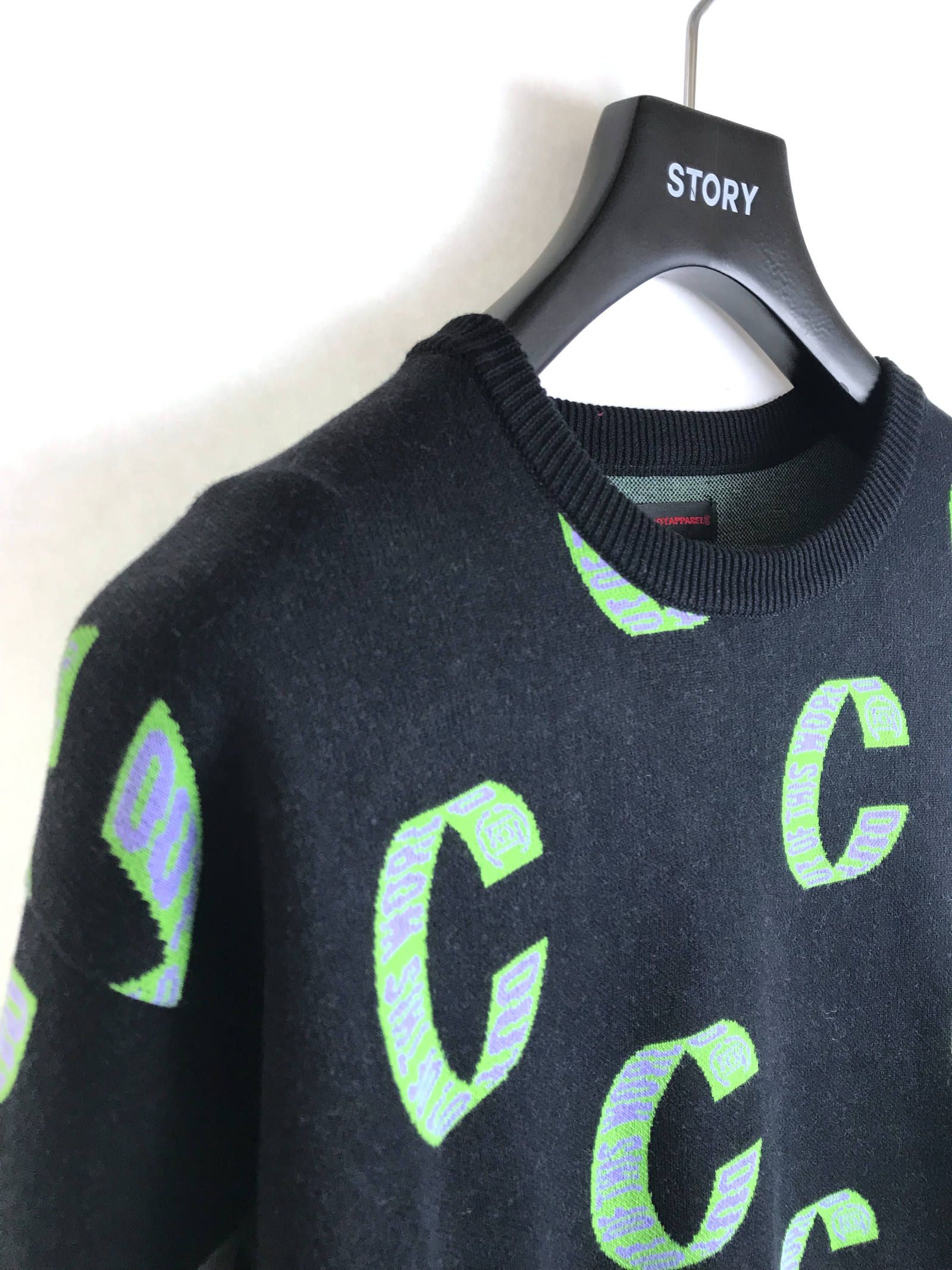 Cロゴ クルーネック ジャガードコットンニット OUT OF THIS WORLD LOOP KNIT SWEATER - BLACK